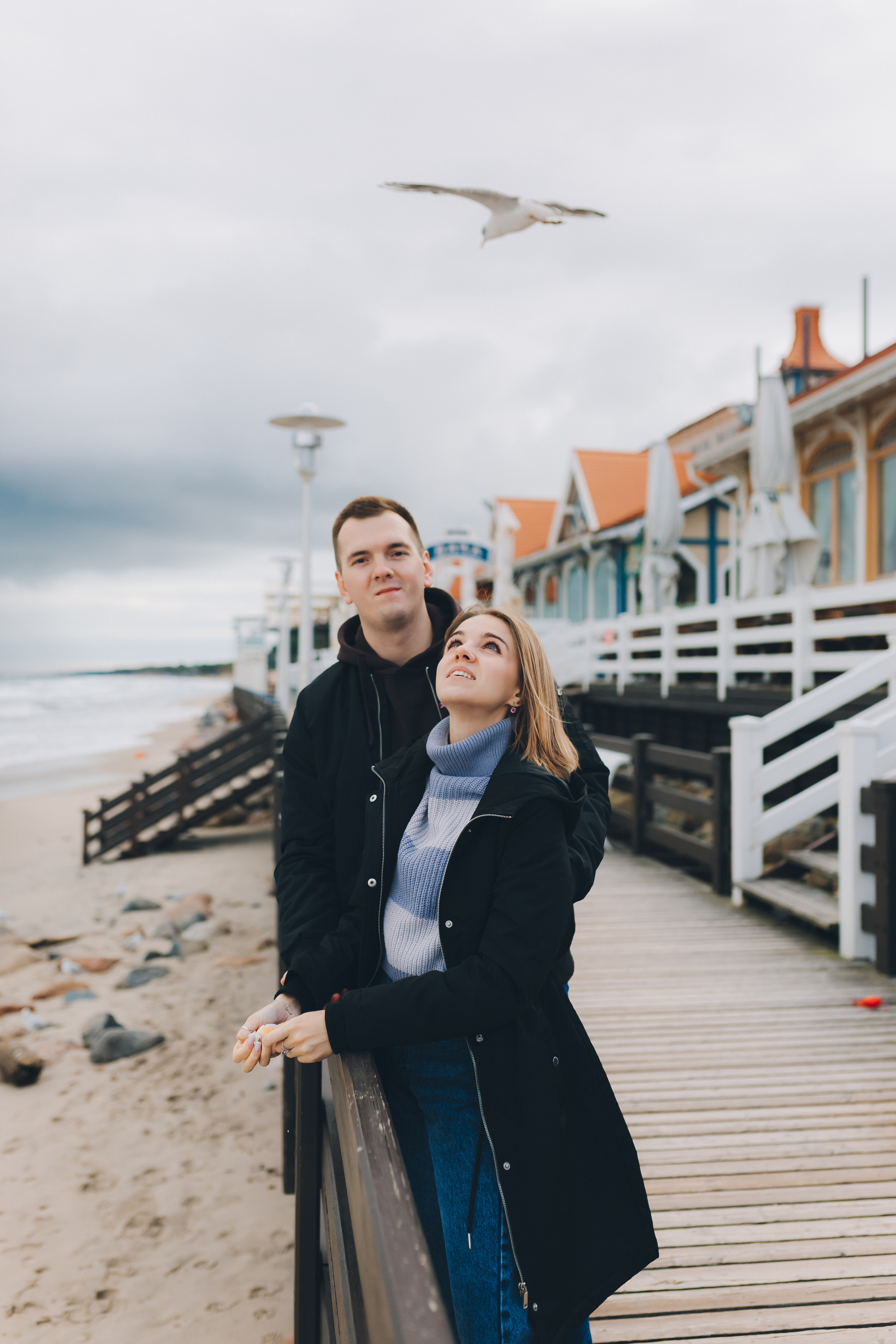 Александра с супругом и осенняя Балтика. Фотограф Зеленоградск Красильникова Елена