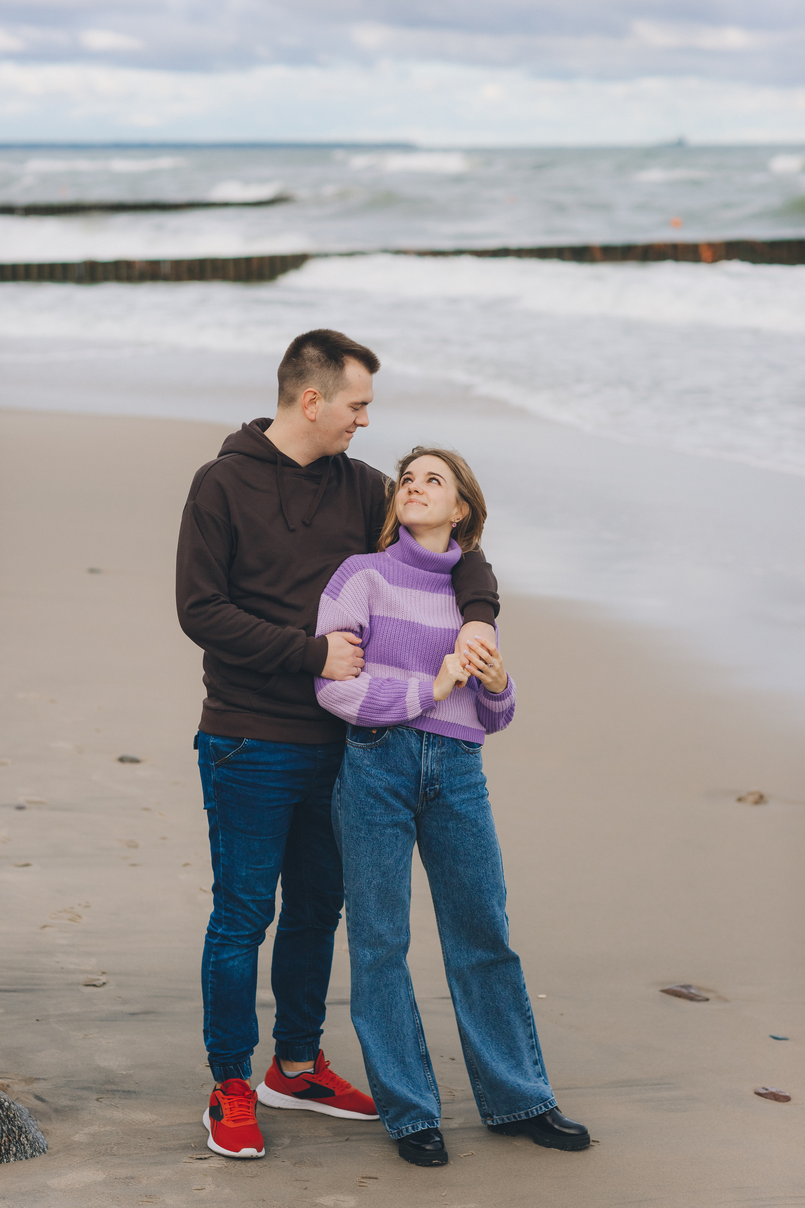 Александра с супругом и осенняя Балтика. Фотограф Зеленоградск Красильникова Елена