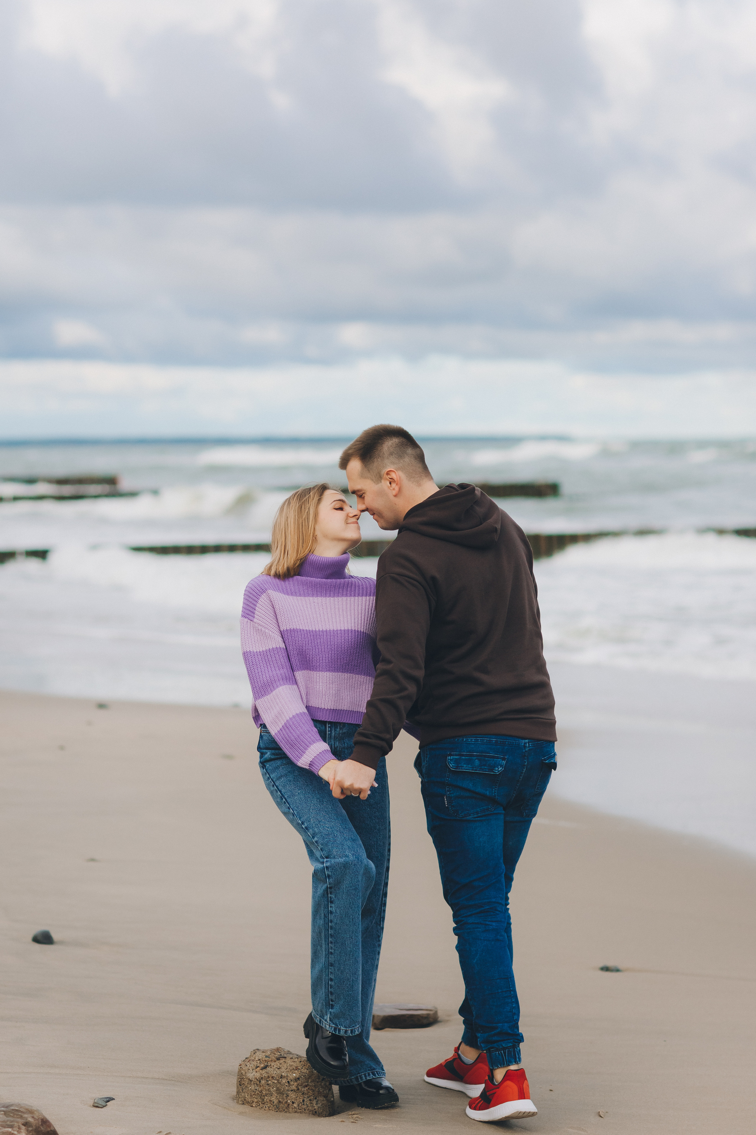 Александра с супругом и осенняя Балтика. Фотограф Зеленоградск Красильникова Елена
