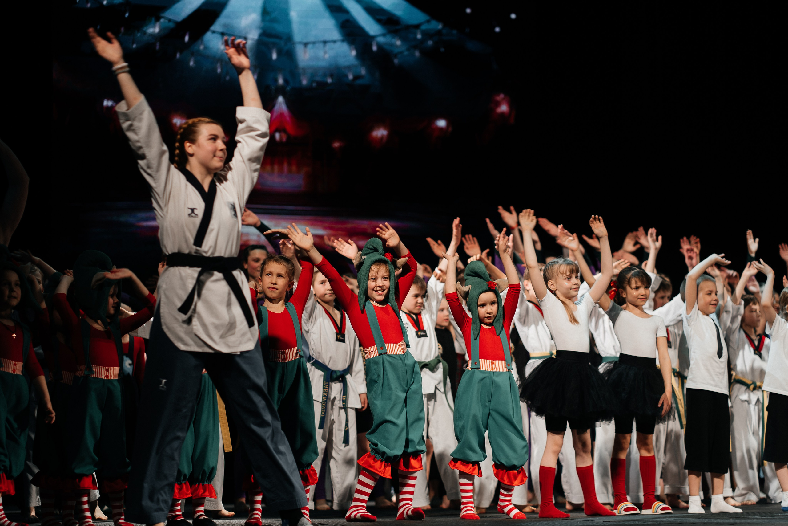 ФОТО СО СЦЕНЫ. ФОТОГРАФ ЛЕНА ЛОНЬКИНА