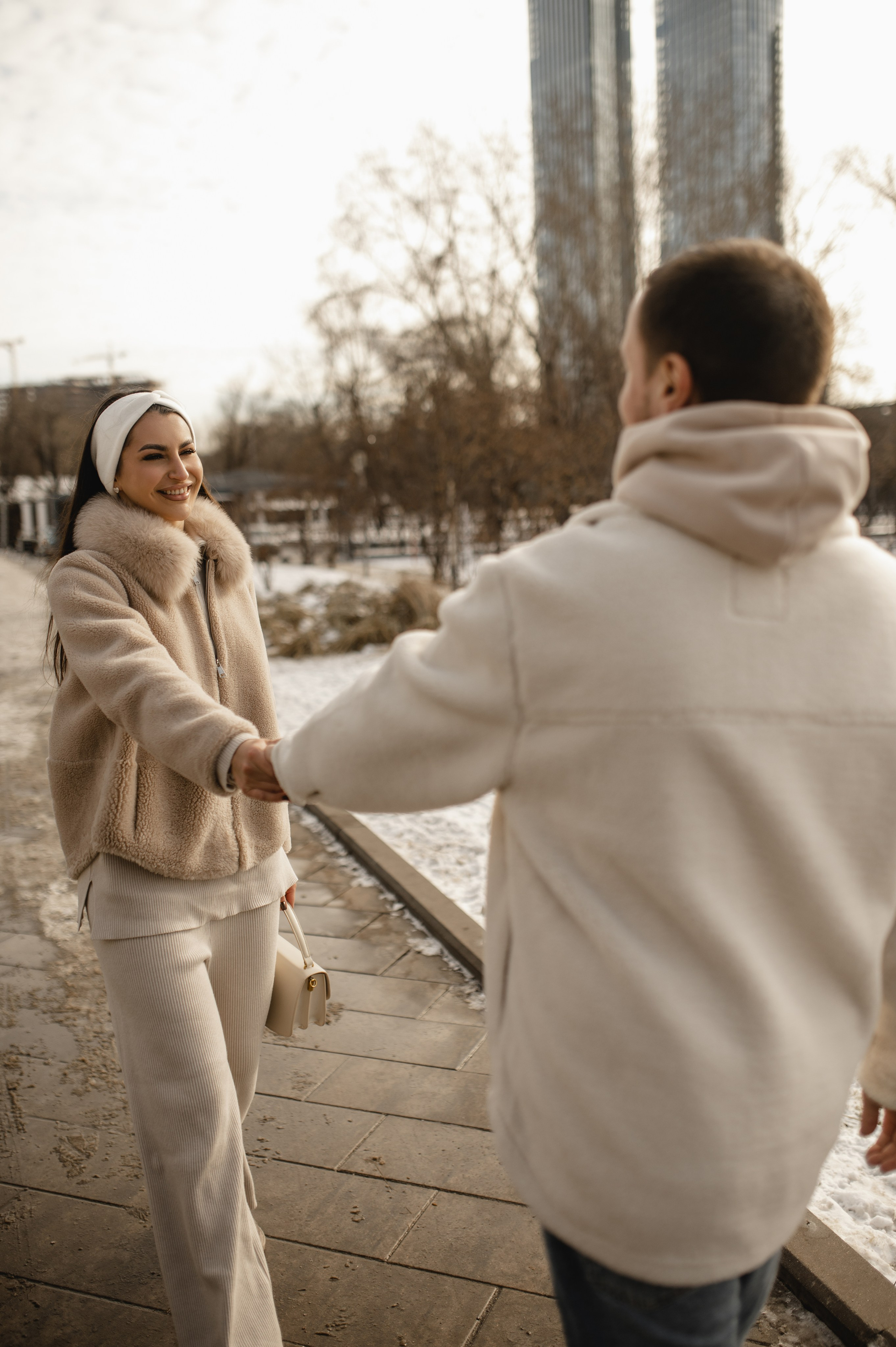 Лавстори стрит фотосессия в зимней Москве. Семейная фотосессия Бутово Москва фотограф Алина Морщагина