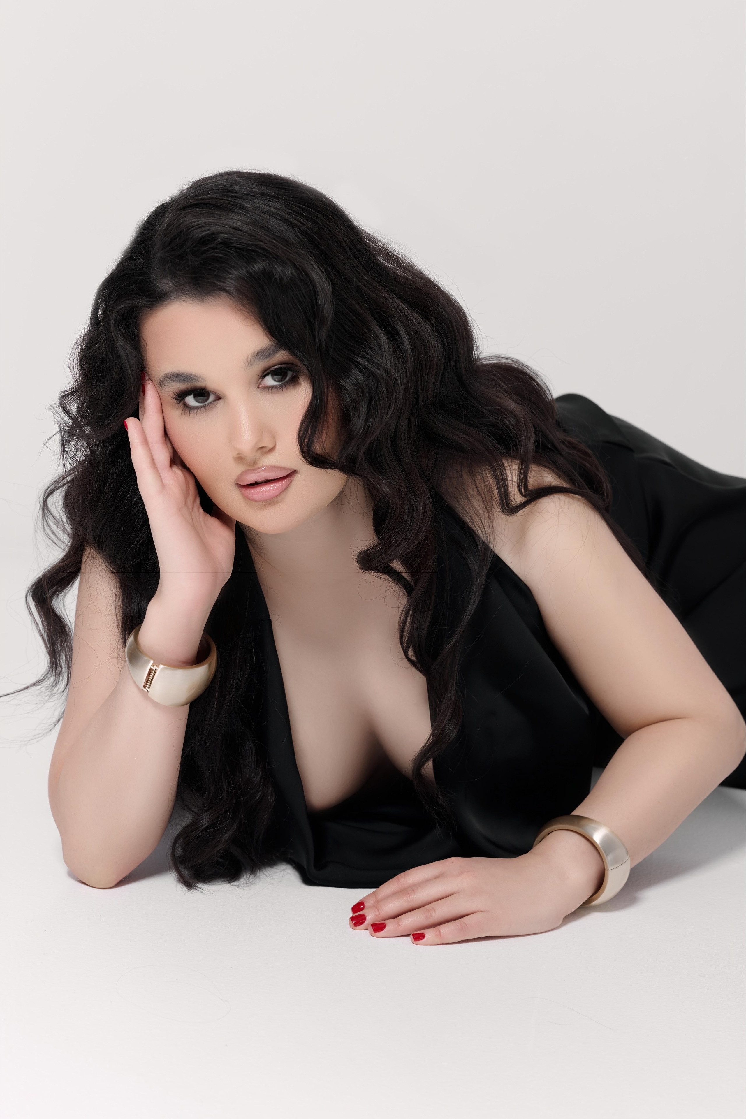 Индивидуальная женская фотосессия с искусственным светом