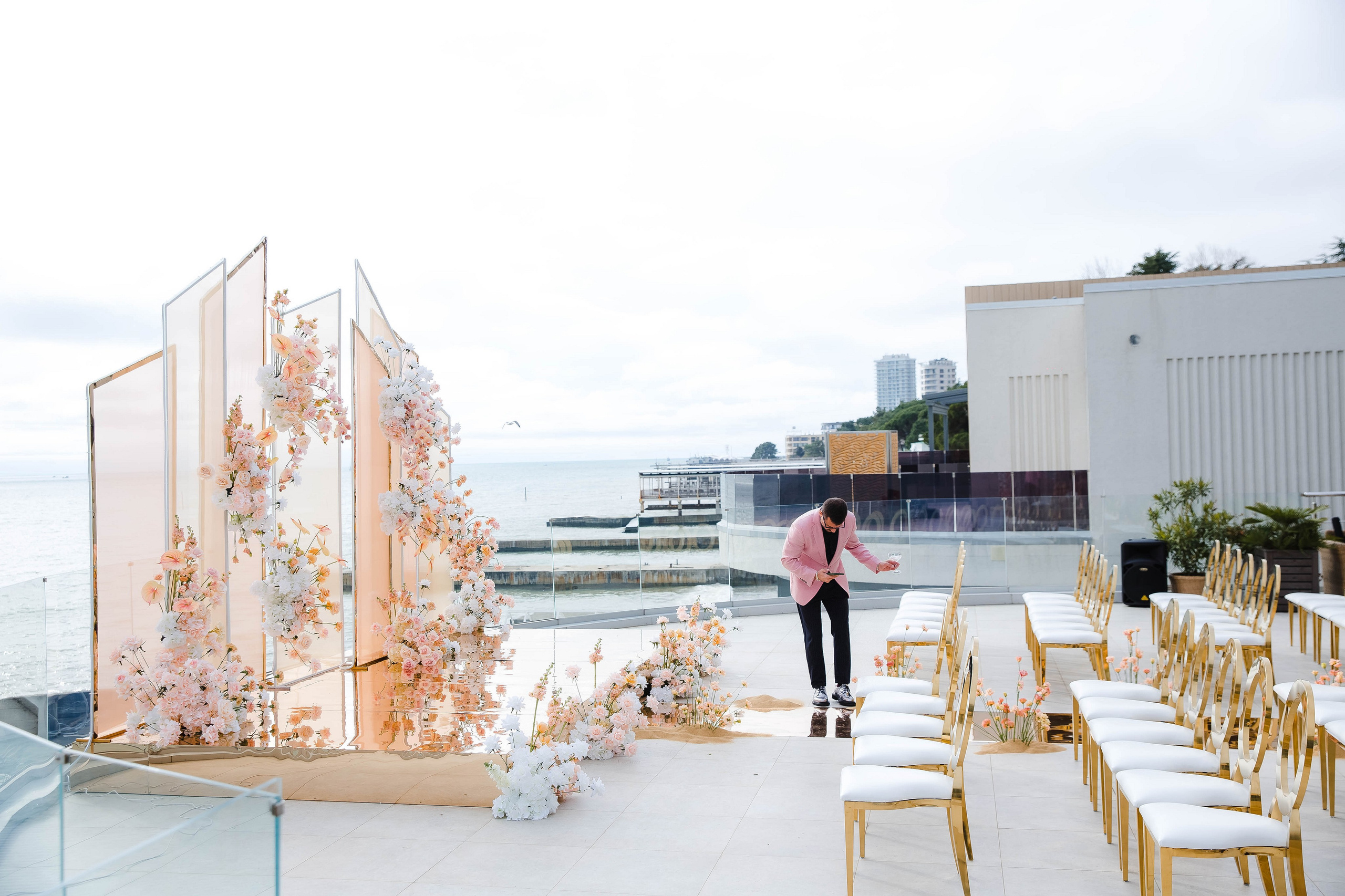 Выездная регистрация в Сочи с видом на море. Свадебный фотограф в Абхазии, Сухум, Гагра, Сочи