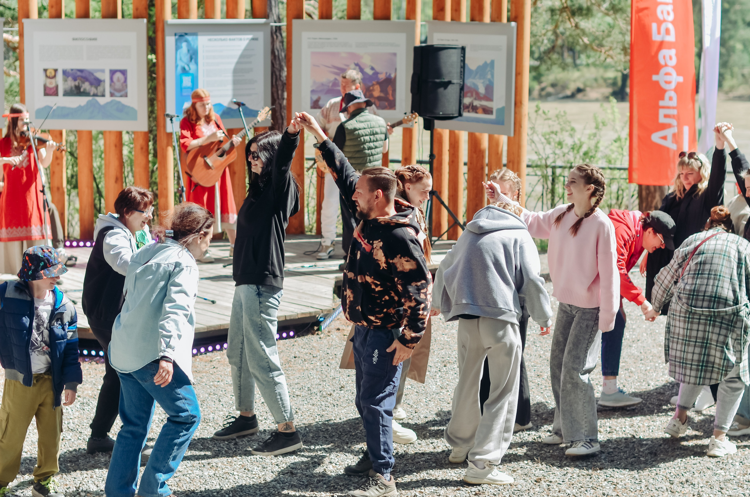 Фестиваль «Цветение Маральника на Алтае 2025». Фоторепортаж. Денисова Аля — фотограф для парных съемок и индивидуальных историй в Барнауле