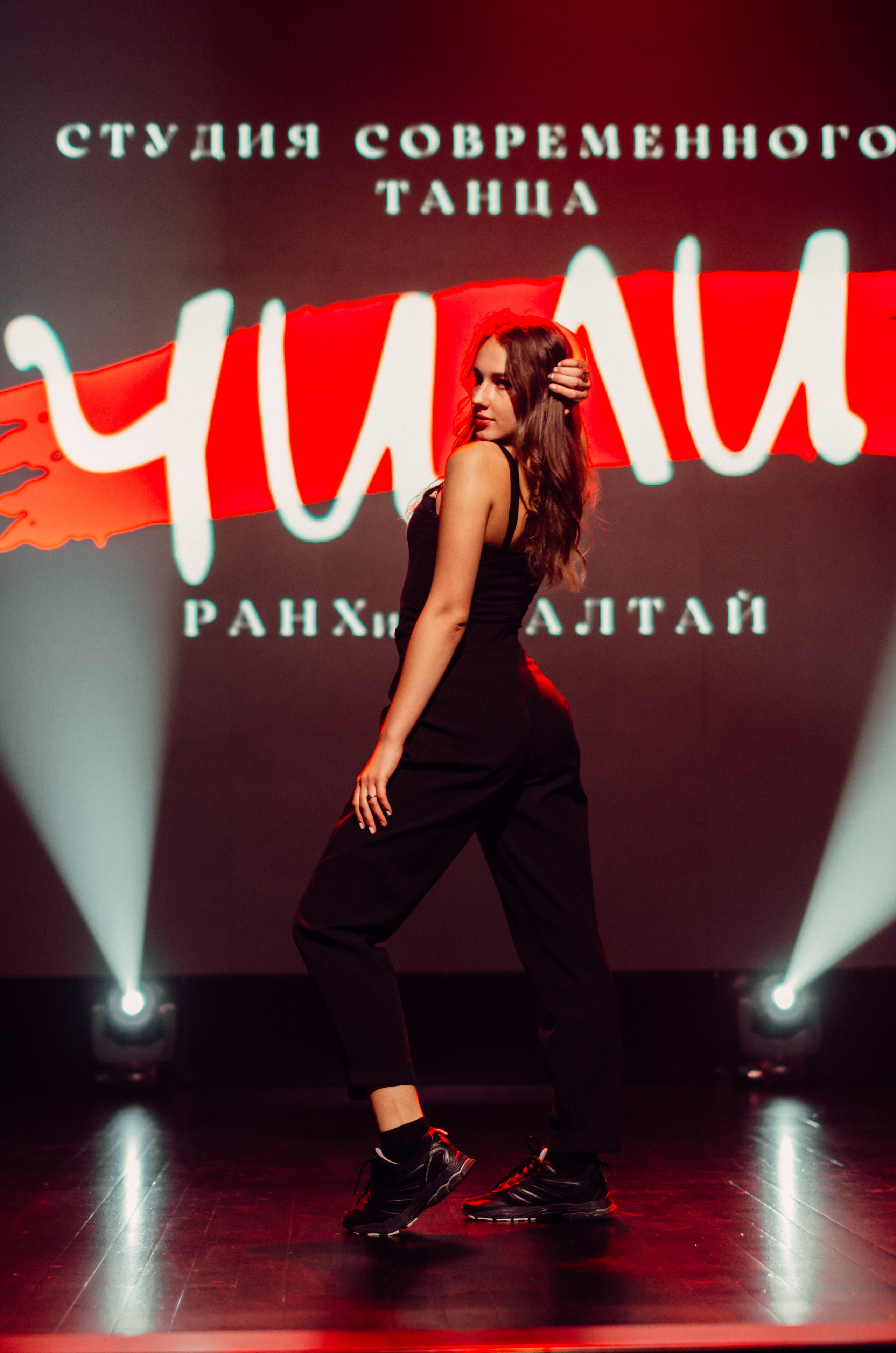 Групповая фотосъемка танцевального коллектива. Денисова Аля — фотограф для парных съемок и индивидуальных историй в Барнауле