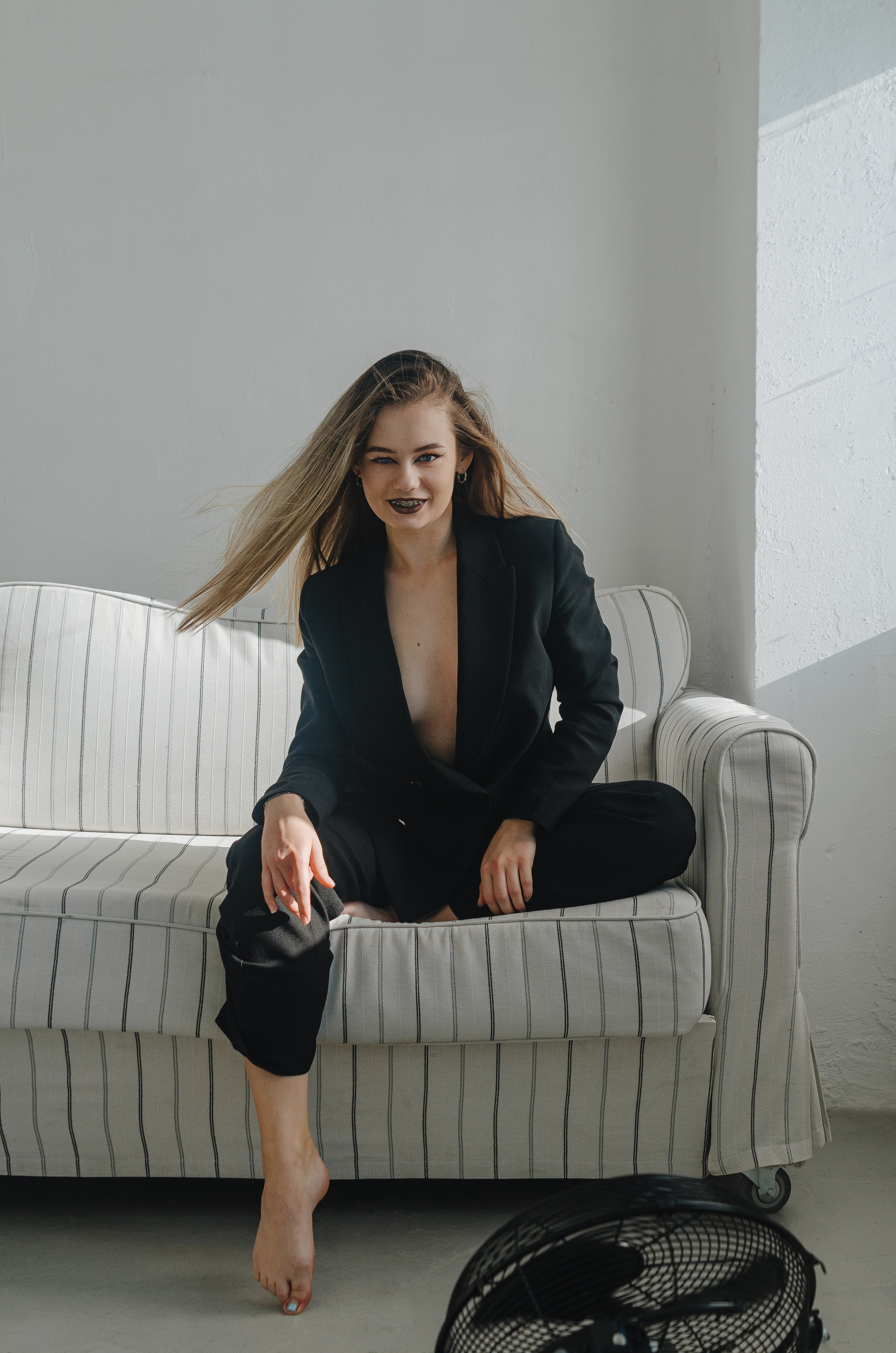 Женская фотосессия в стиле минимализм. Денисова Аля — фотограф для парных съемок и индивидуальных историй в Барнауле