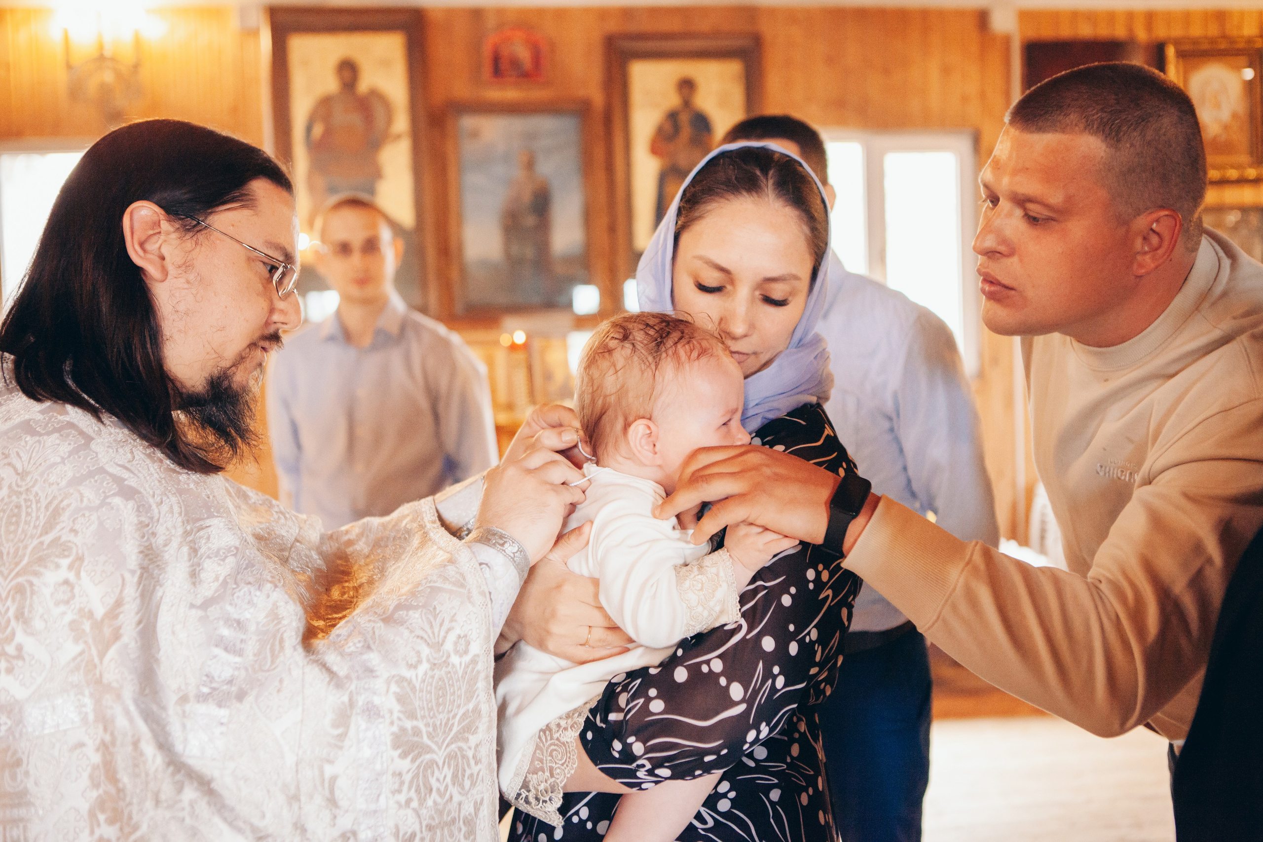 Крещение ребенка в церкви в москве. Фотограф Ольга Ефремова