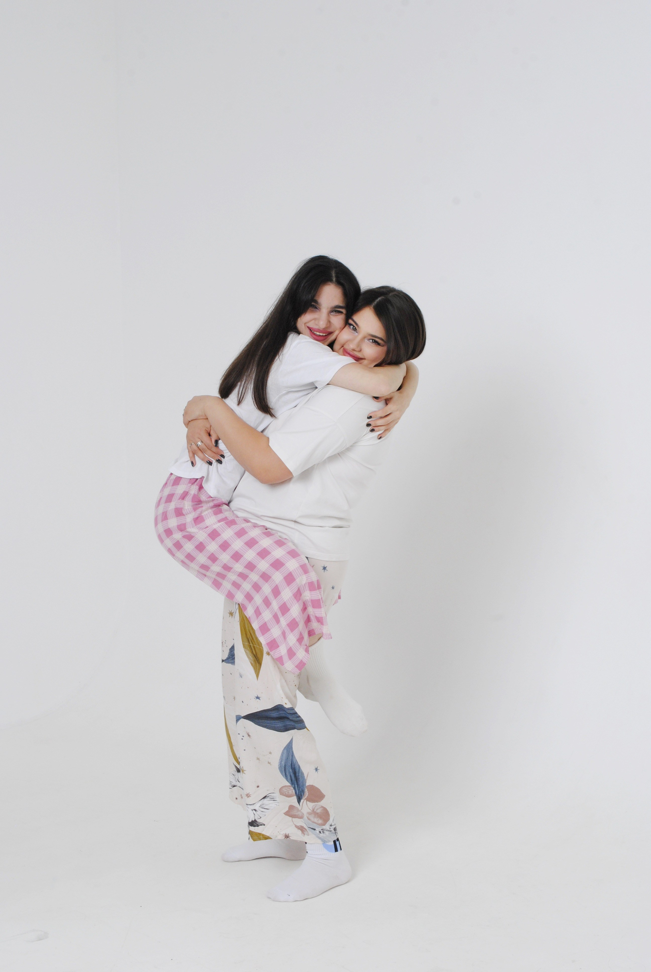 Марьям и подруга. Фотограф Мария Мусаелян