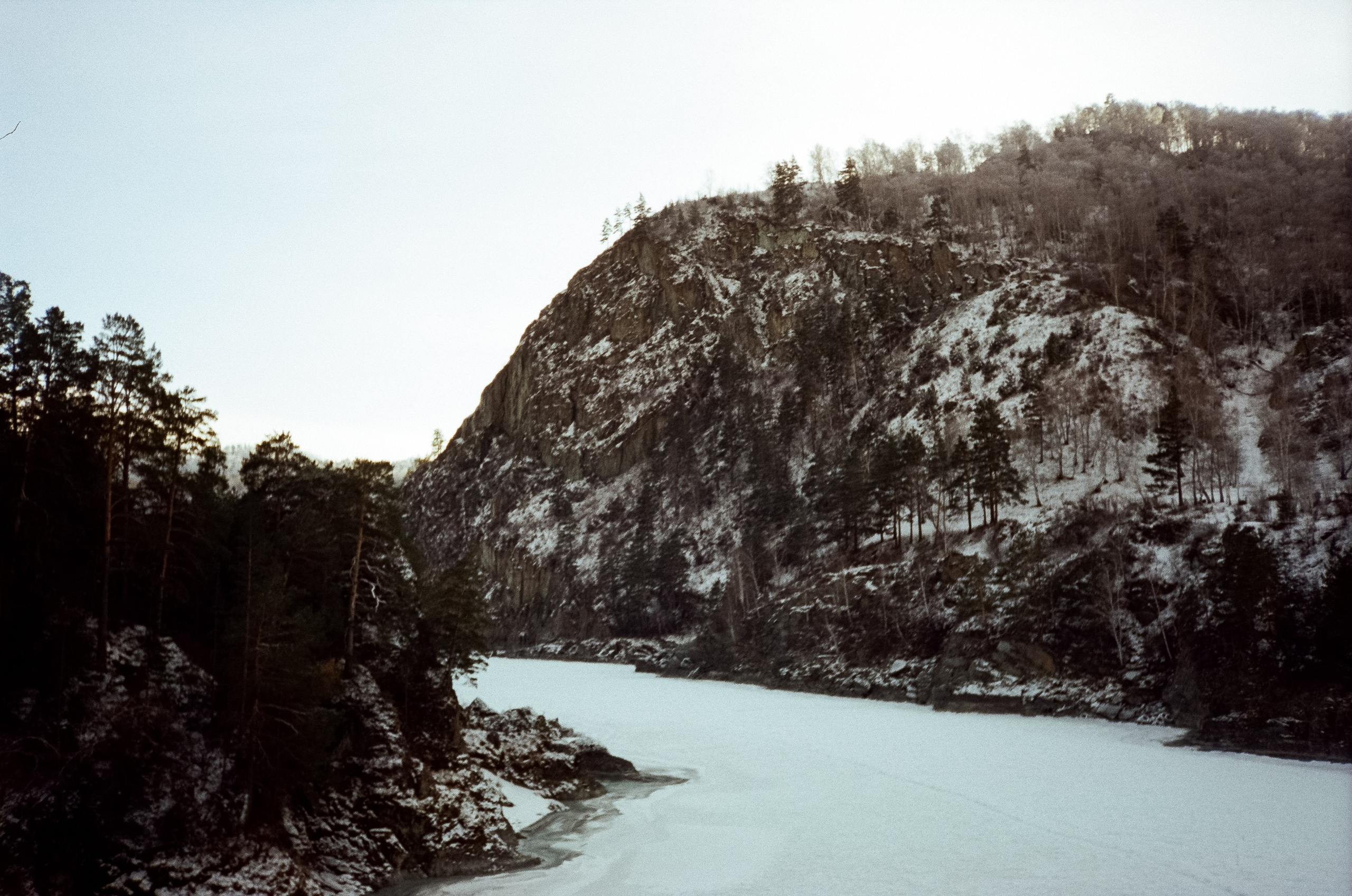 Остров Патмос зимой. Подвесной мост, льды и скалы. Фотограф-документалист Мария Осокина