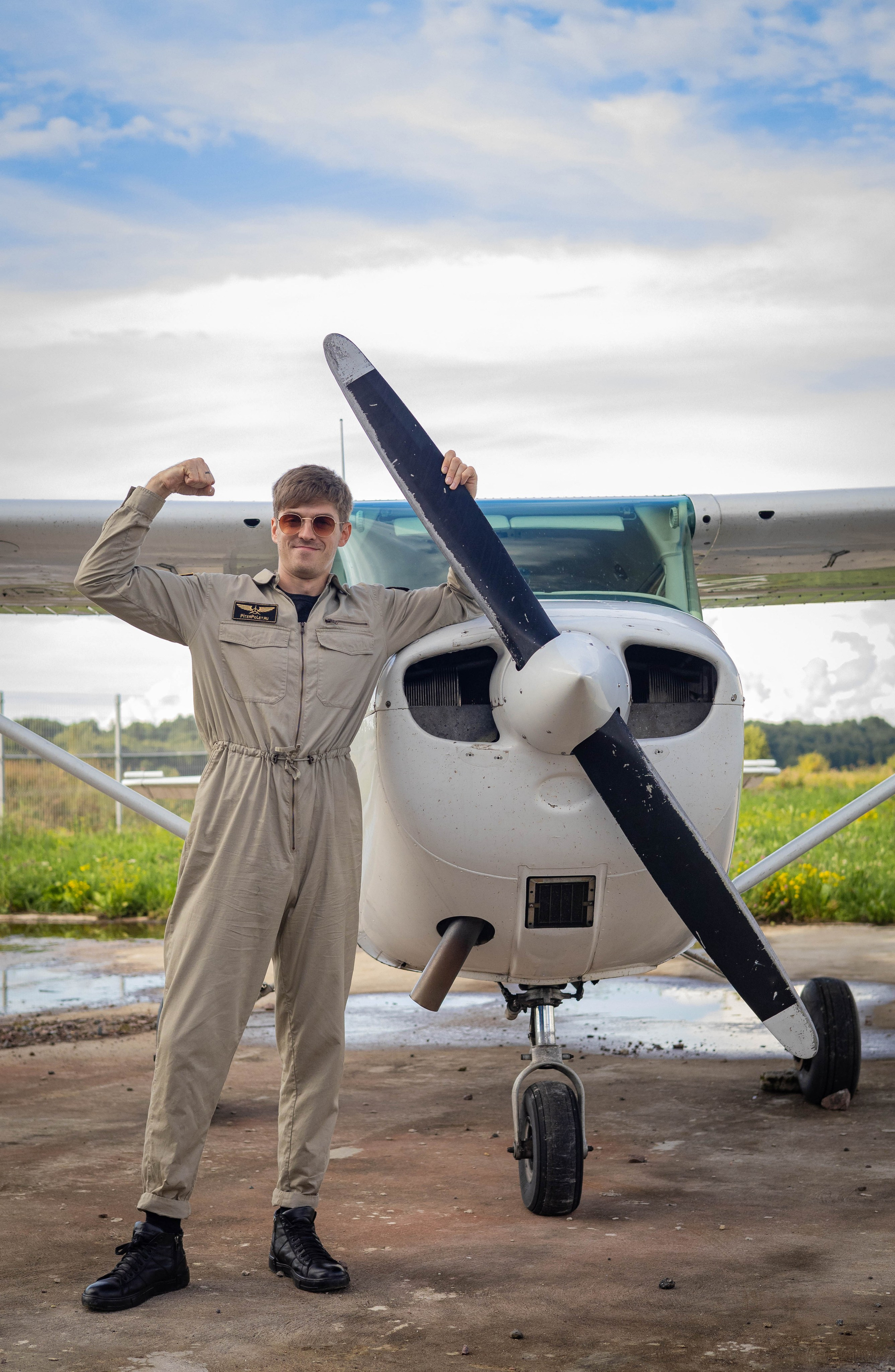 LOVE STORY. Фотосессия на аэродроме с самолетом. Портретный фотограф Панферова Регина г. Санкт-Петербург, г. Казань
