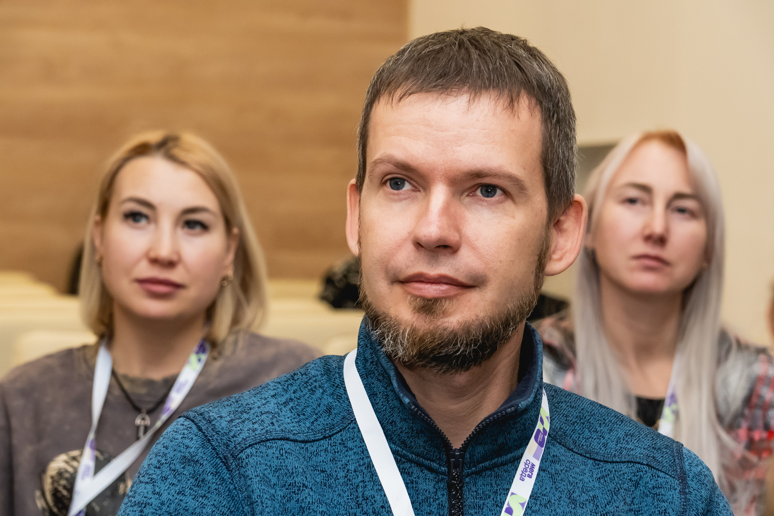 Мегасреда. Занимаюсь профессиональной фотографией и живу рядом с Байкалом. Работаю в разных жанрах