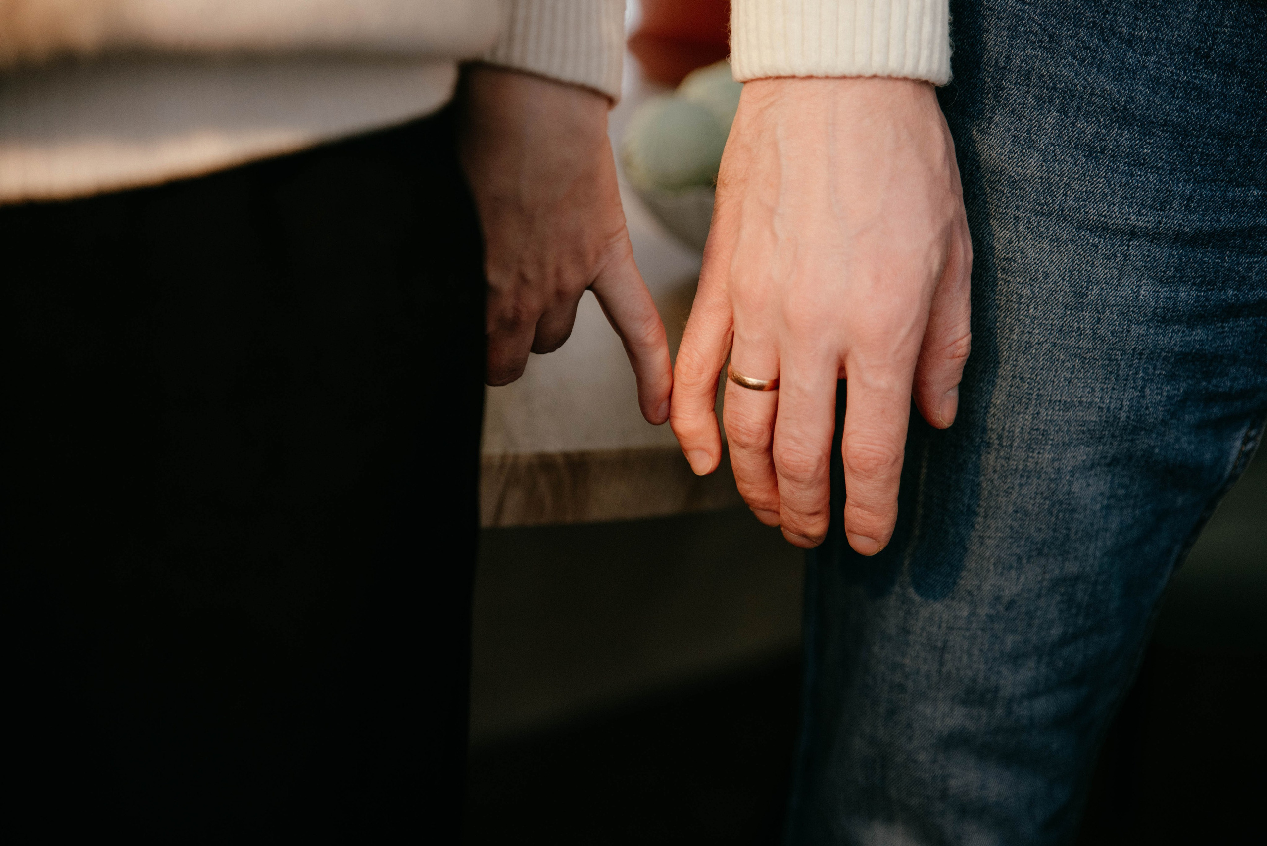 руки, касание пальцами