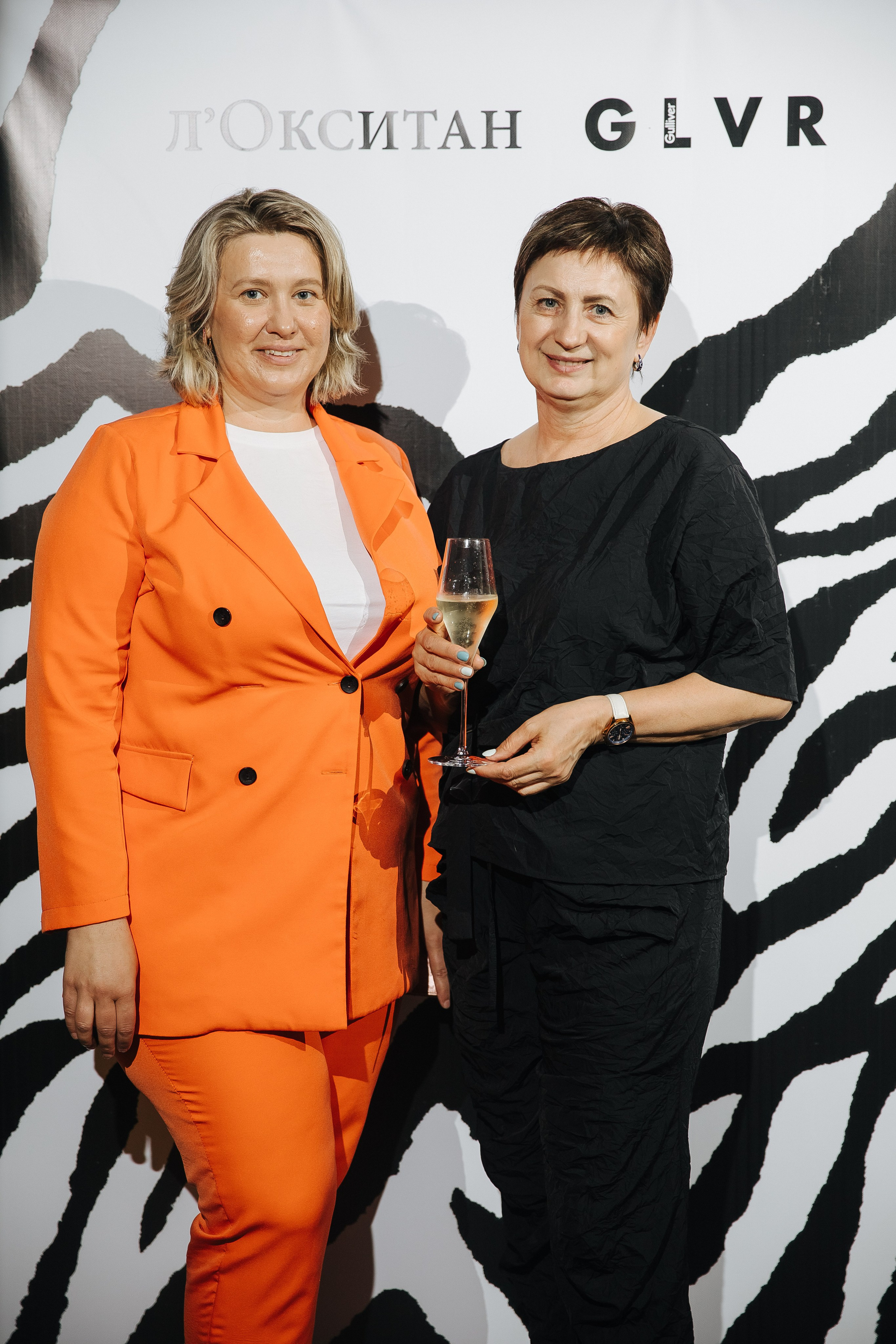 Презентация открытия магазина женской одежды GLVR в ресторане Fresco. Фотограф в Красноярске Надежда Воскресенская