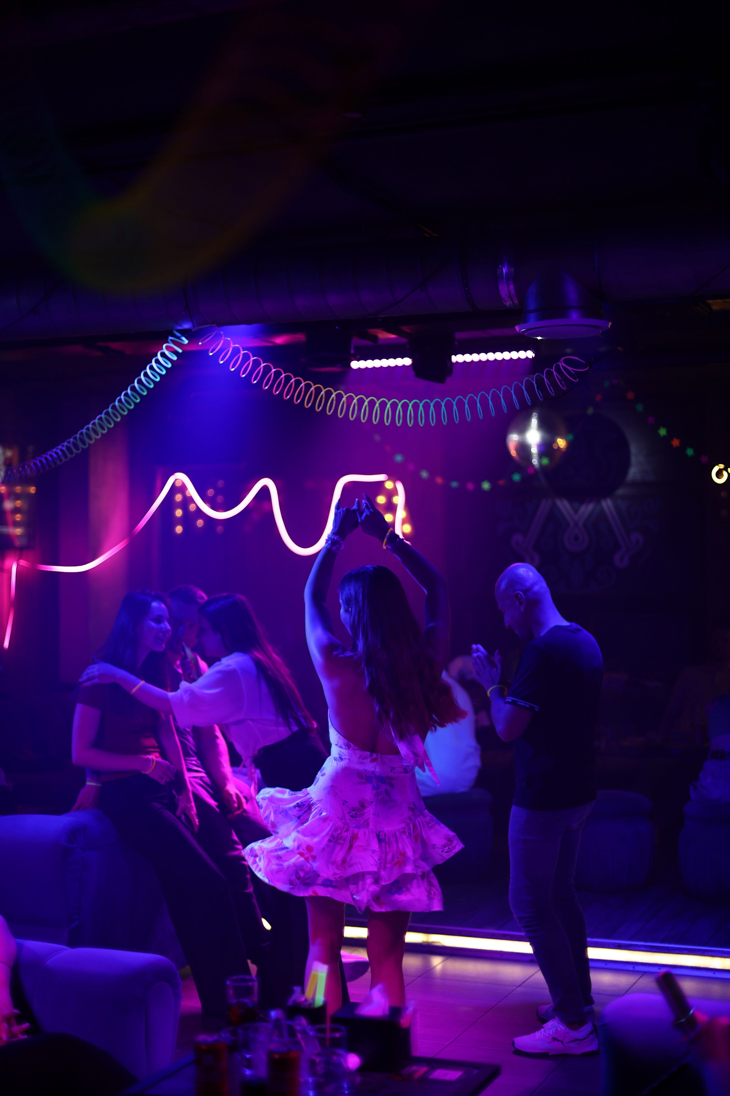 Neon Party 01.08.25. Мята Спортивная — Кальянная, караоке, бар в Минске