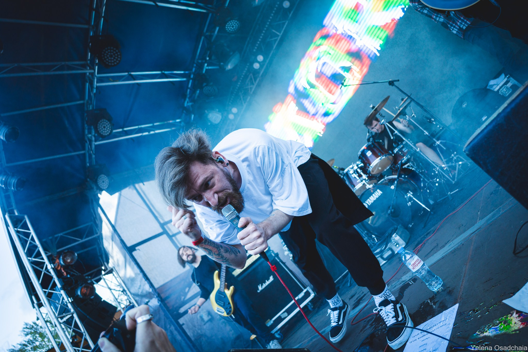 Живой 2025 — День 1. Елена Осадчая — фотографирую музыку на сцене и в жизни