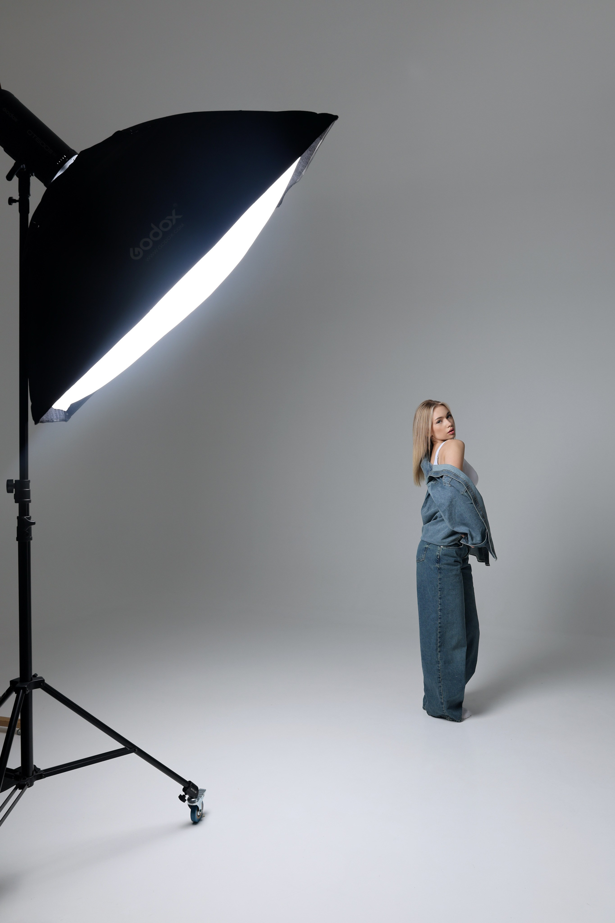 Фотосессия на циклораме. Портретный фотограф Ксения