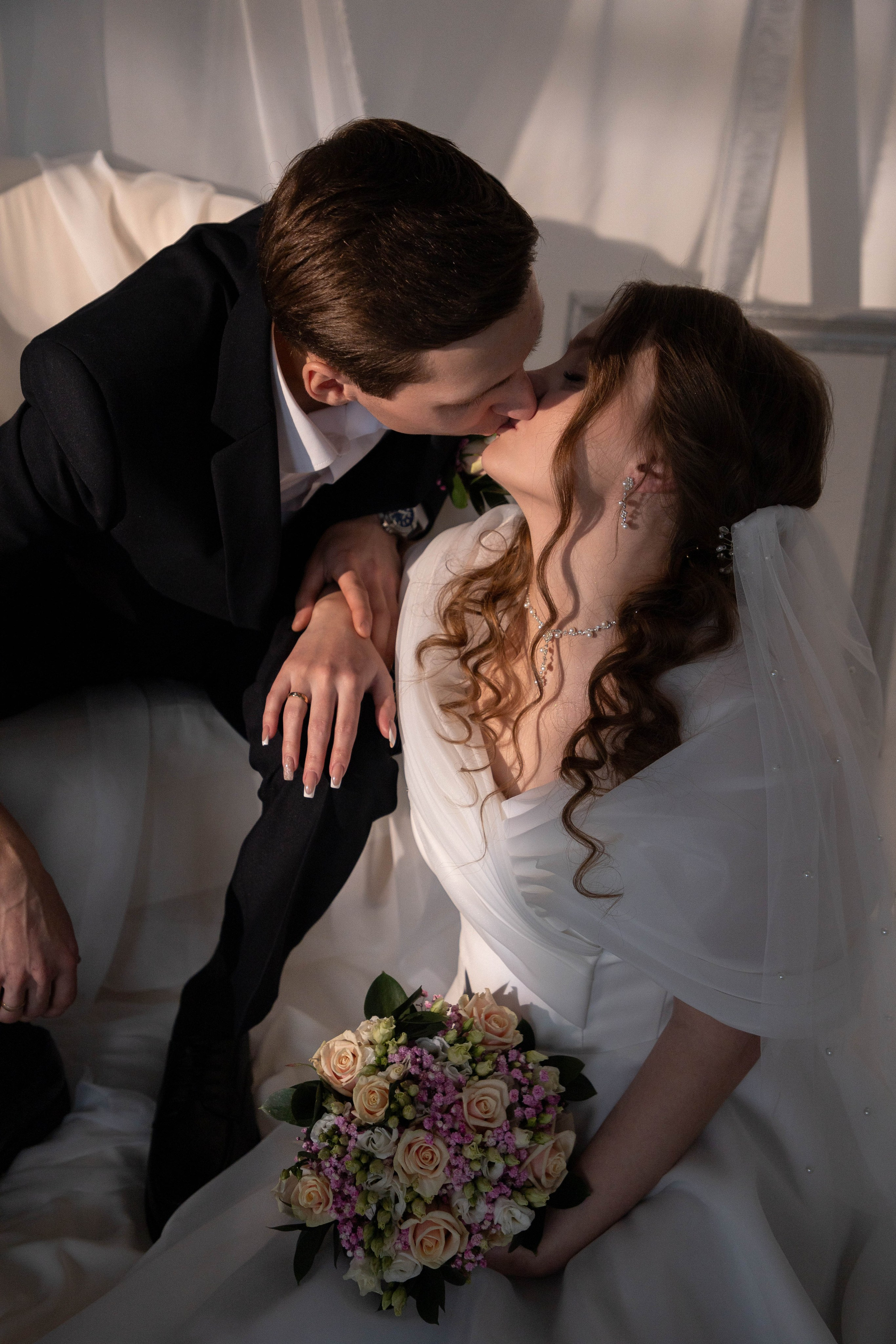 Свадебная фотосессия в студии. Фотограф Анастасия Тихонова