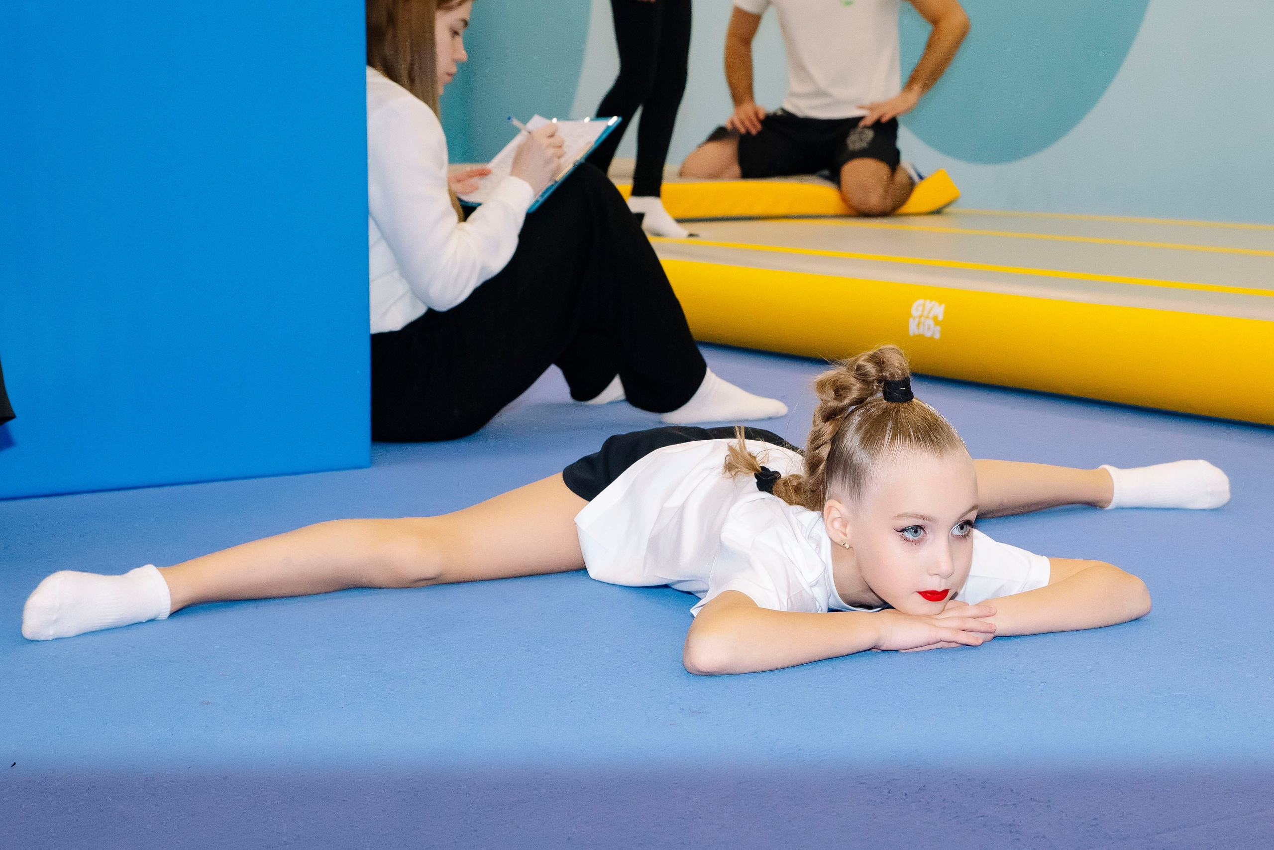 Соревнования по гимнастике в Gymkids Чертаново. Профессиональный фотограф в Москве | Заказать фотосессию и съемку