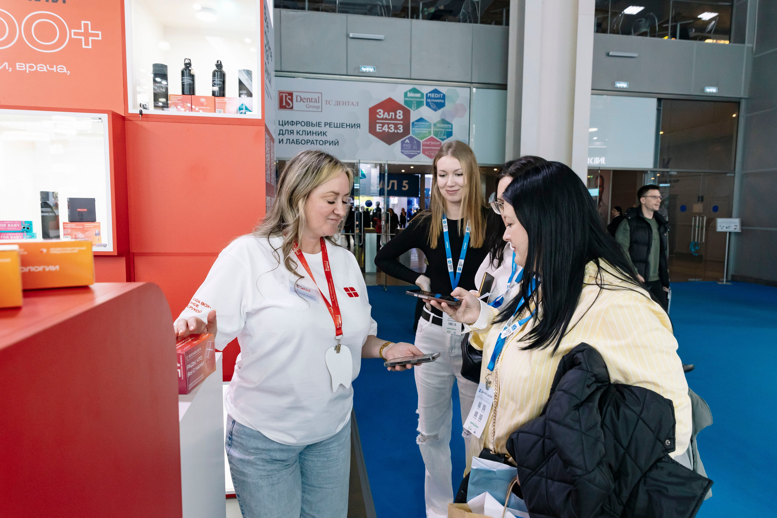 Стоматологическая выставка Dental Salon 2026. Профессиональный фотограф в Москве | Заказать фотосессию и съемку