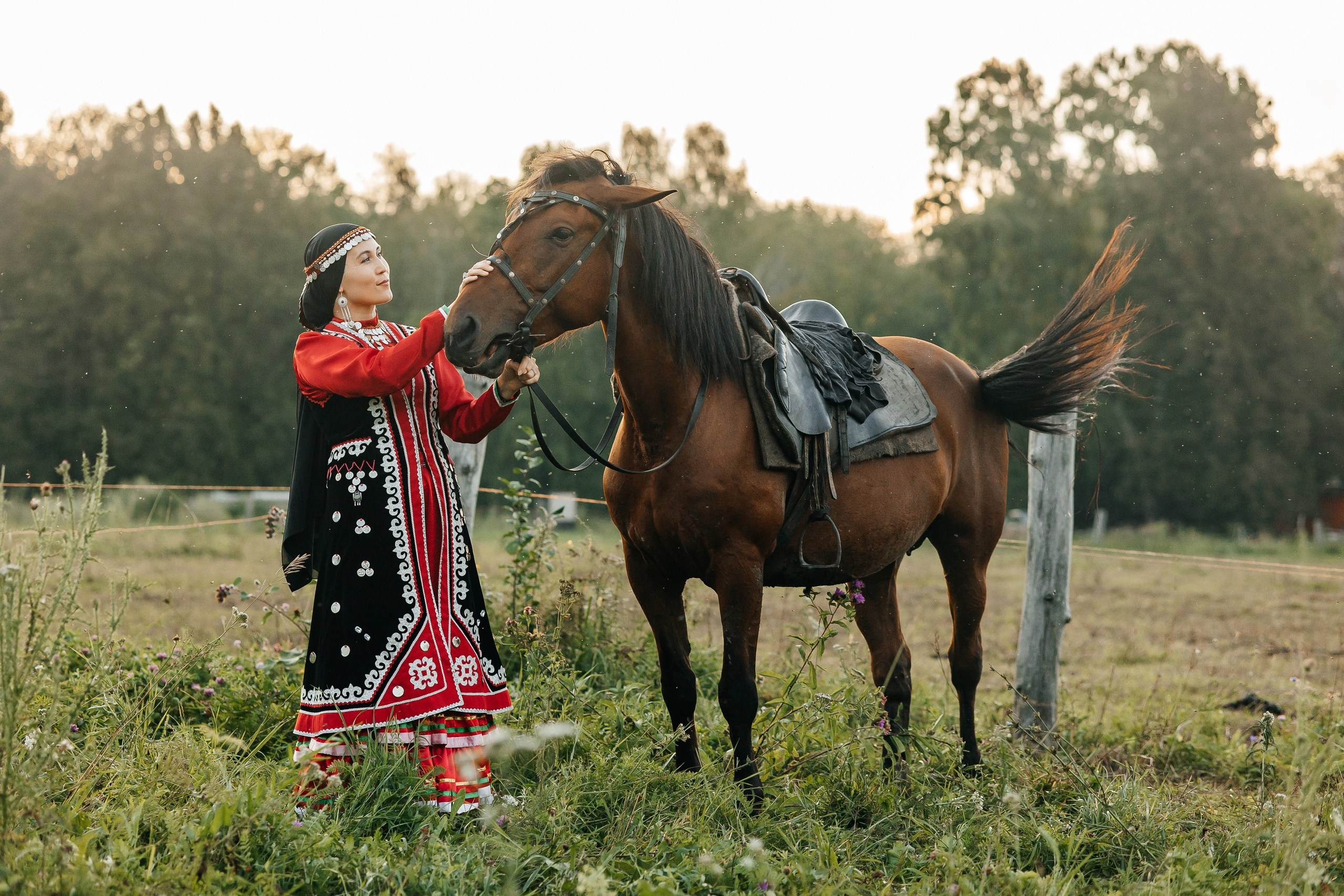 В НАЦИОНАЛЬНОМ КОСТЮМЕ. Фотограф/Видеограф Рябов Дмитрий