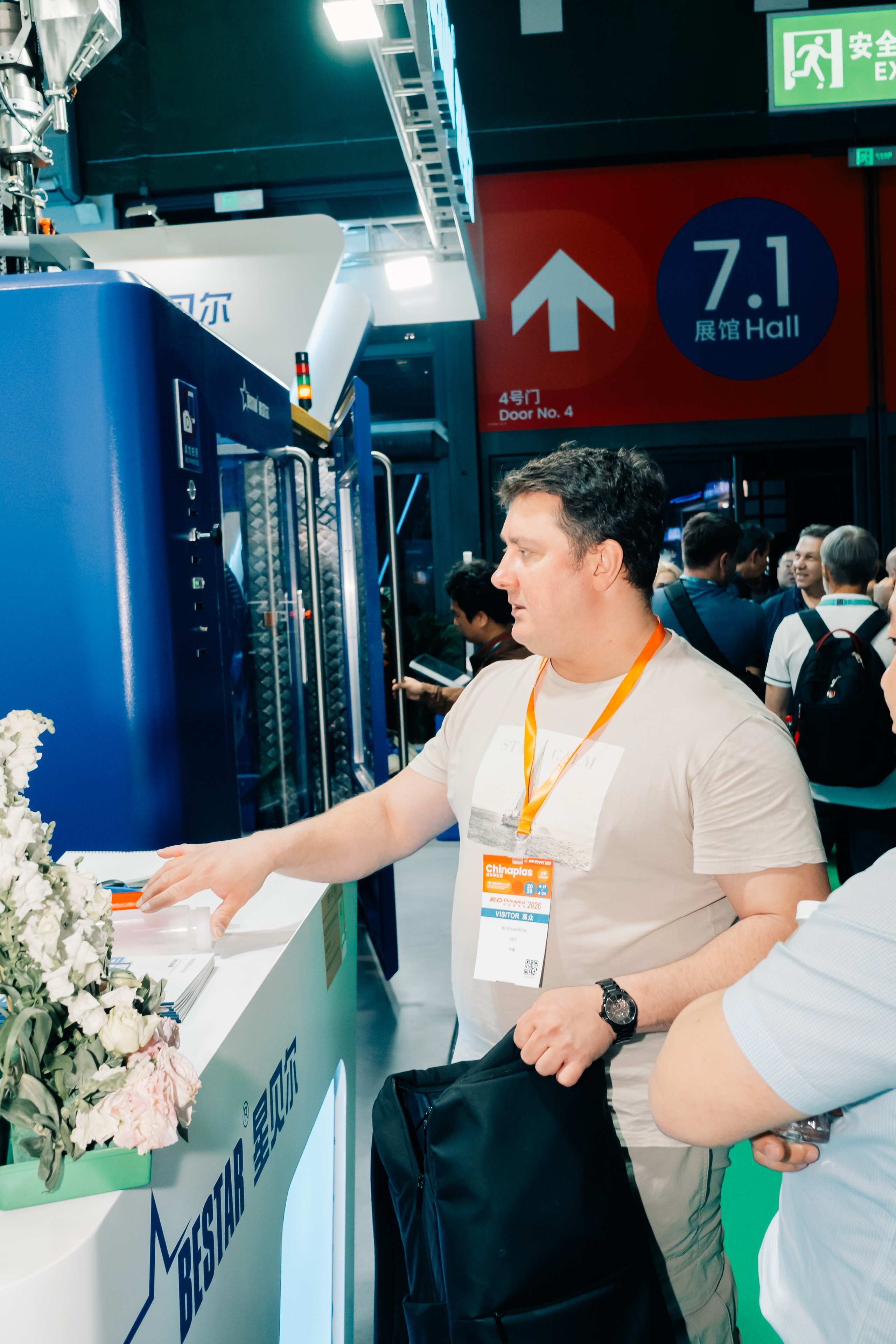 Фото и видеосъемка на выставке CHINAPLAS в Шанхае | Компания VZLP | Фотограф в Шанхае