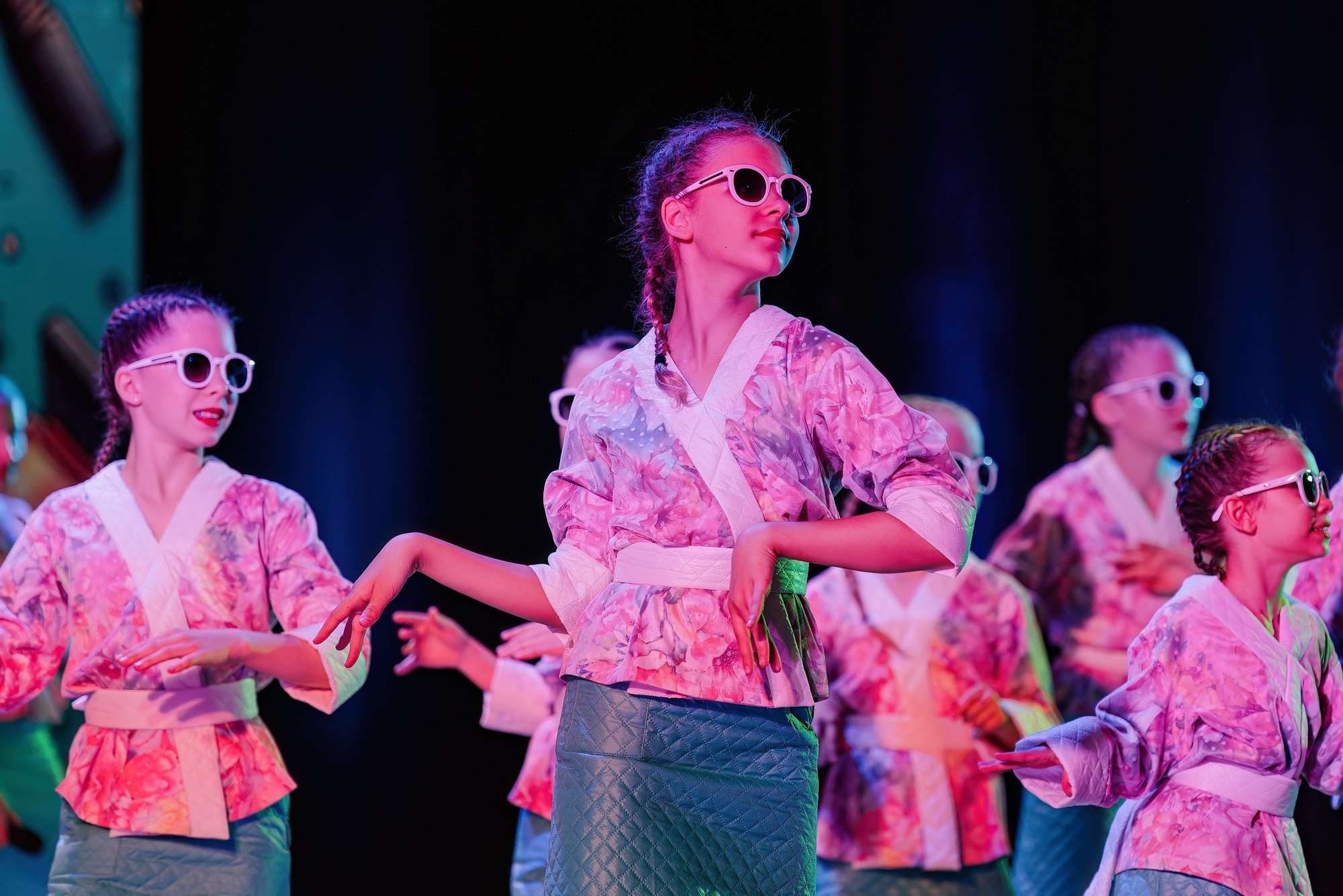 Отчетный концерт Образцового коллектива Алтая театра эстрадной песни «Созвездие». Свадебный и репортажный фотограф Никита Сницарев в Барнауле