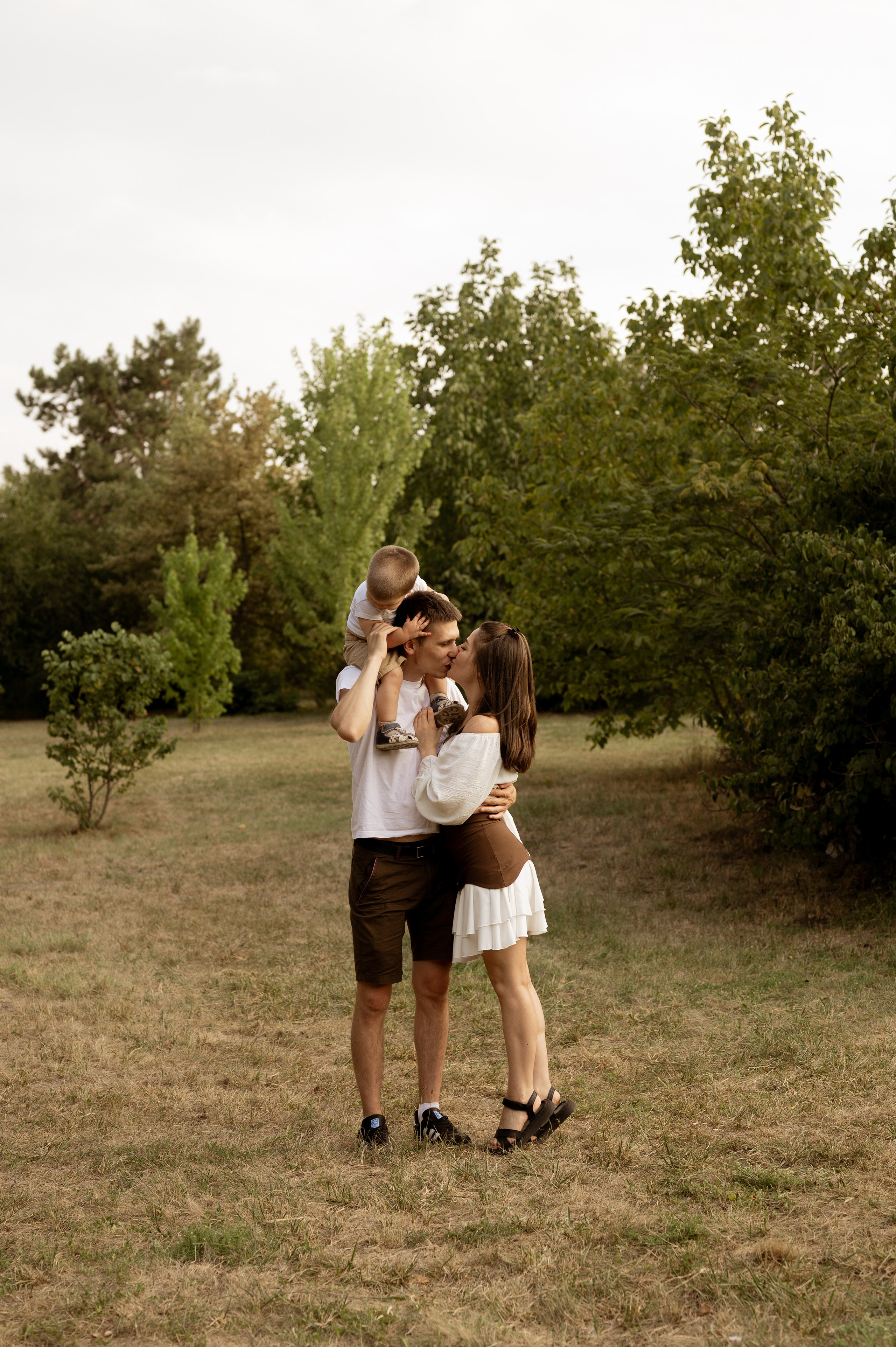 Летняя семейная фотосессия в парке. Свадебный и семейный фотограф в Краснодаре Алина Мельник