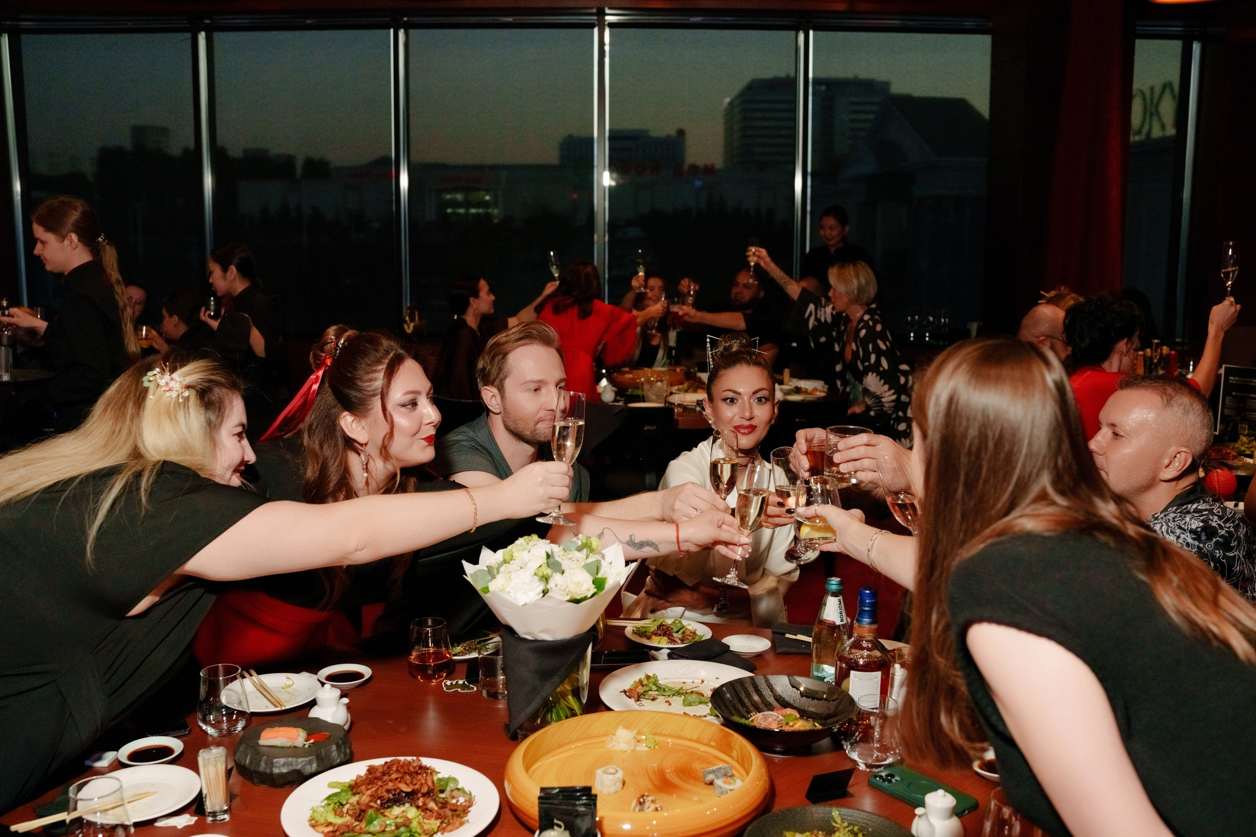 Репортажный фотограф на день рождения в ресторане KAI. Репортажный фотограф Москва Сергей Дружинин