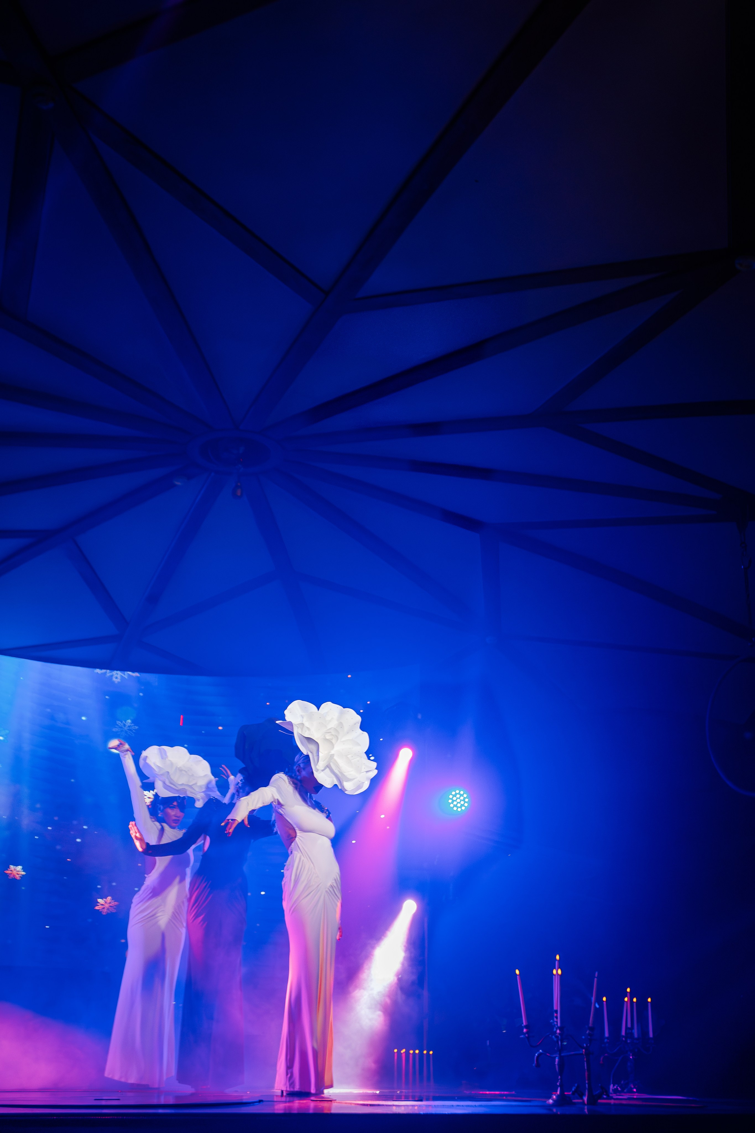 Новогодняя шоу-программа «MAGIC TIME» в PTIZZA BAR_Ялта_31.12.2025. Аминов Руслан | Фотограф