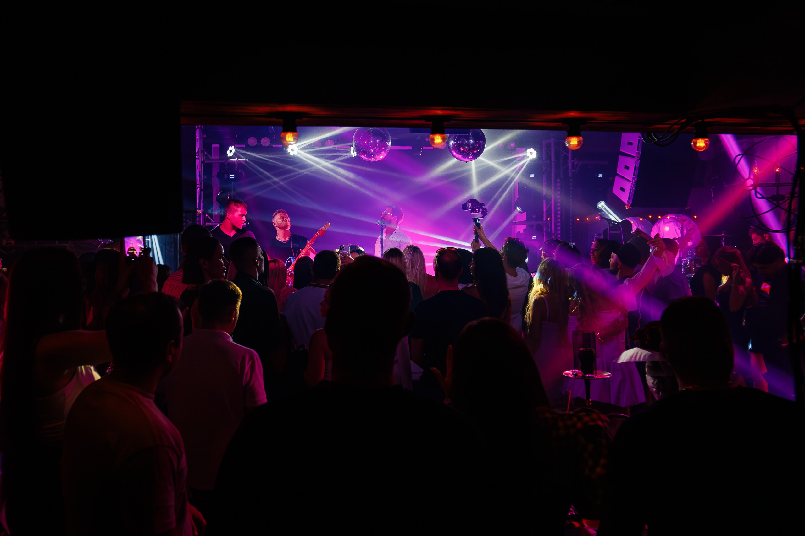 «МИША МАРВИН"_Чайка на пляже_Ялта_14.06.2025. Аминов Руслан | Фотограф