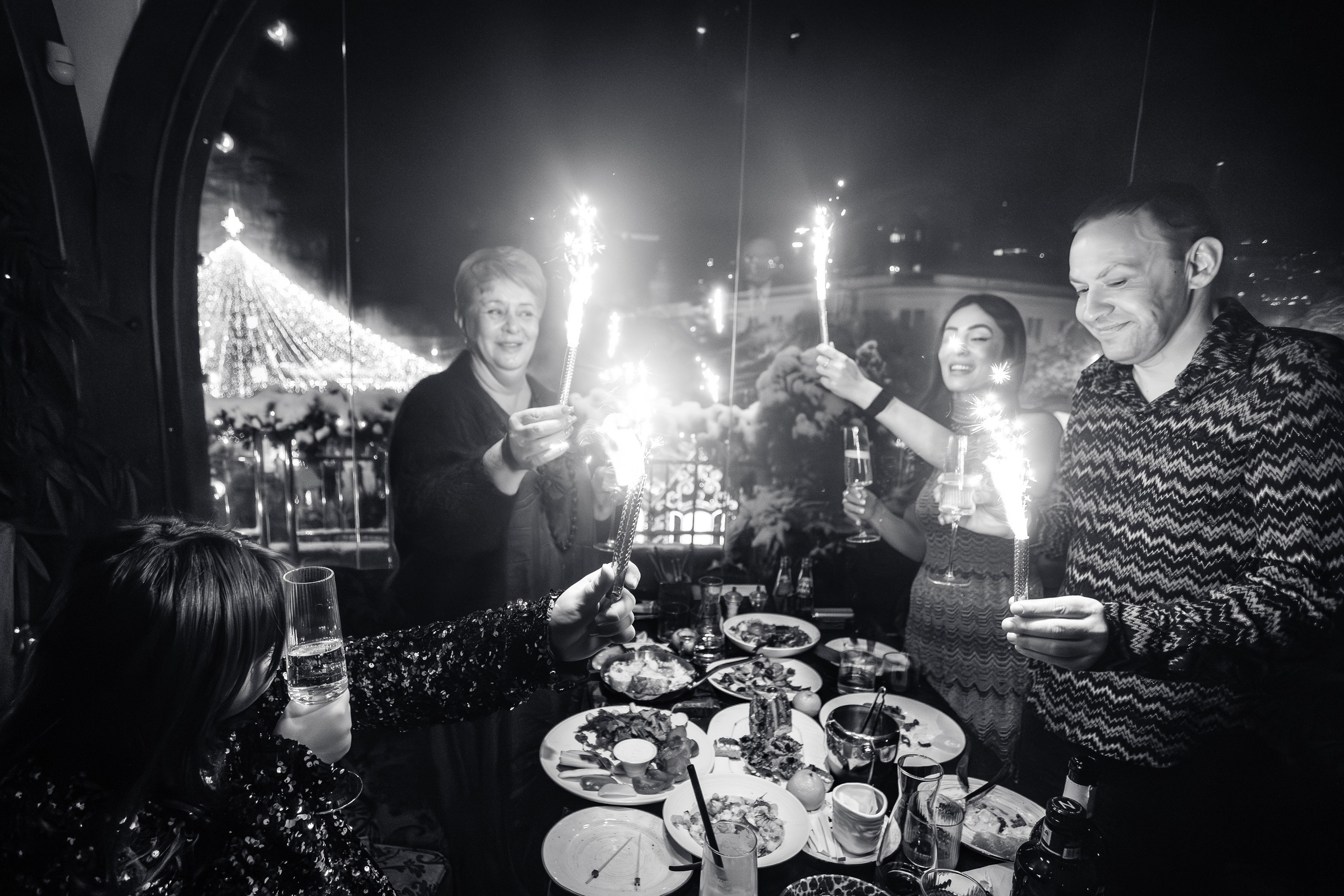 Новогодняя шоу-программа «MAGIC TIME» в PTIZZA BAR_Ялта_31.12.2025. Аминов Руслан | Фотограф