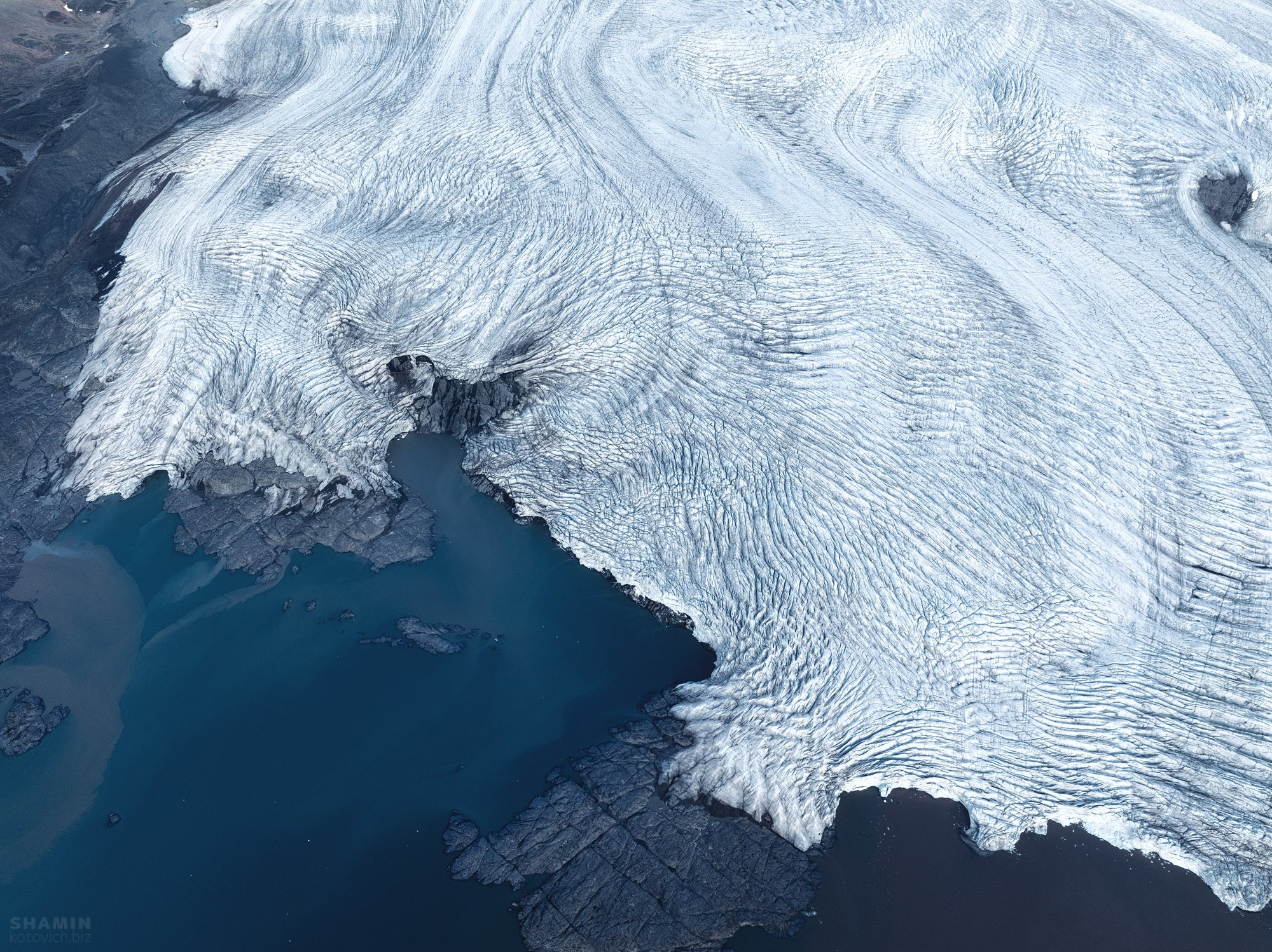 Пейзажи Шпицбергена и Арктики — горы, лед, море и северное небо в фотографиях Константина Шамина