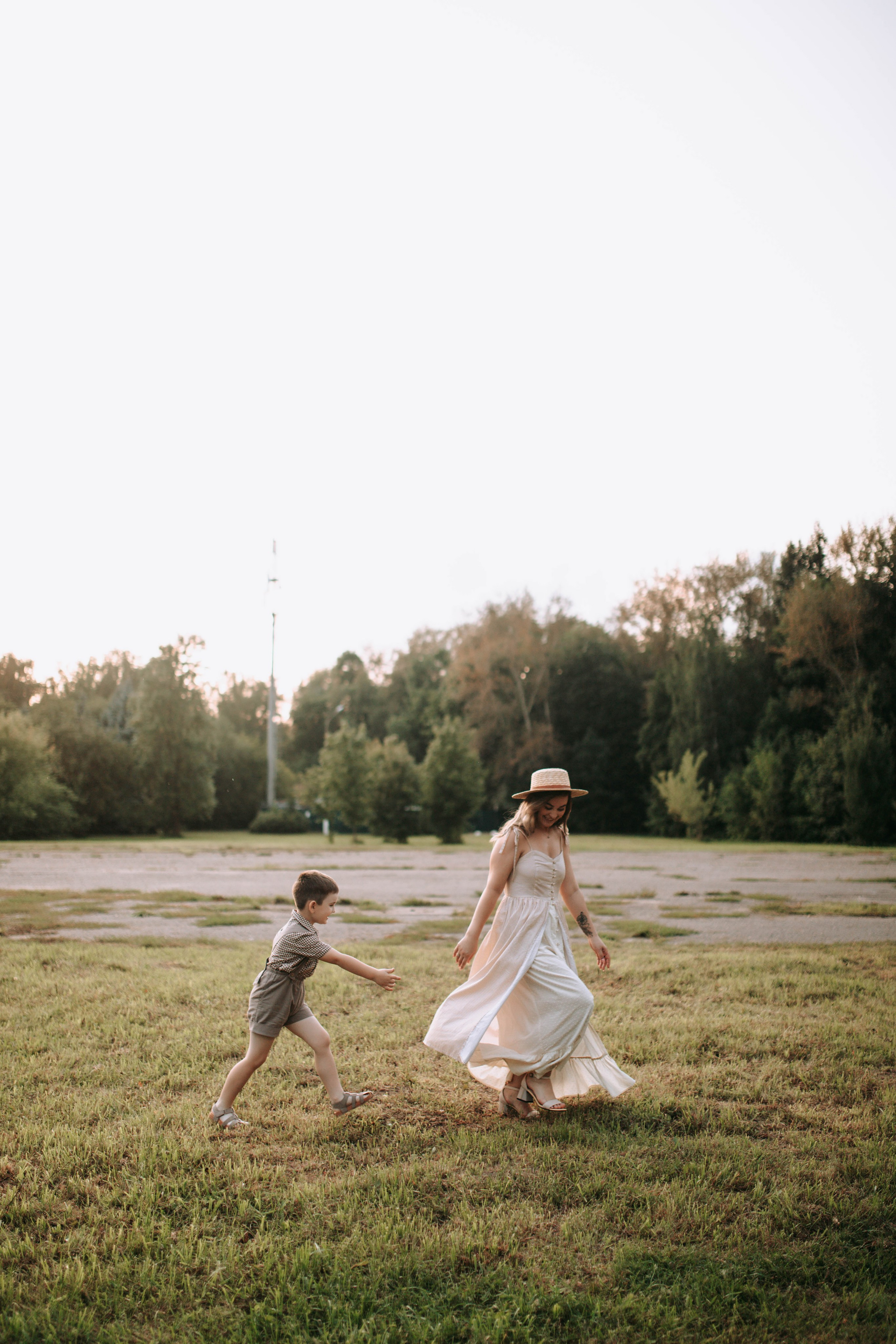 Весёлая прогулка вместе с мамой. Свадебный и семейный фотограф в Нижнем Новгороде