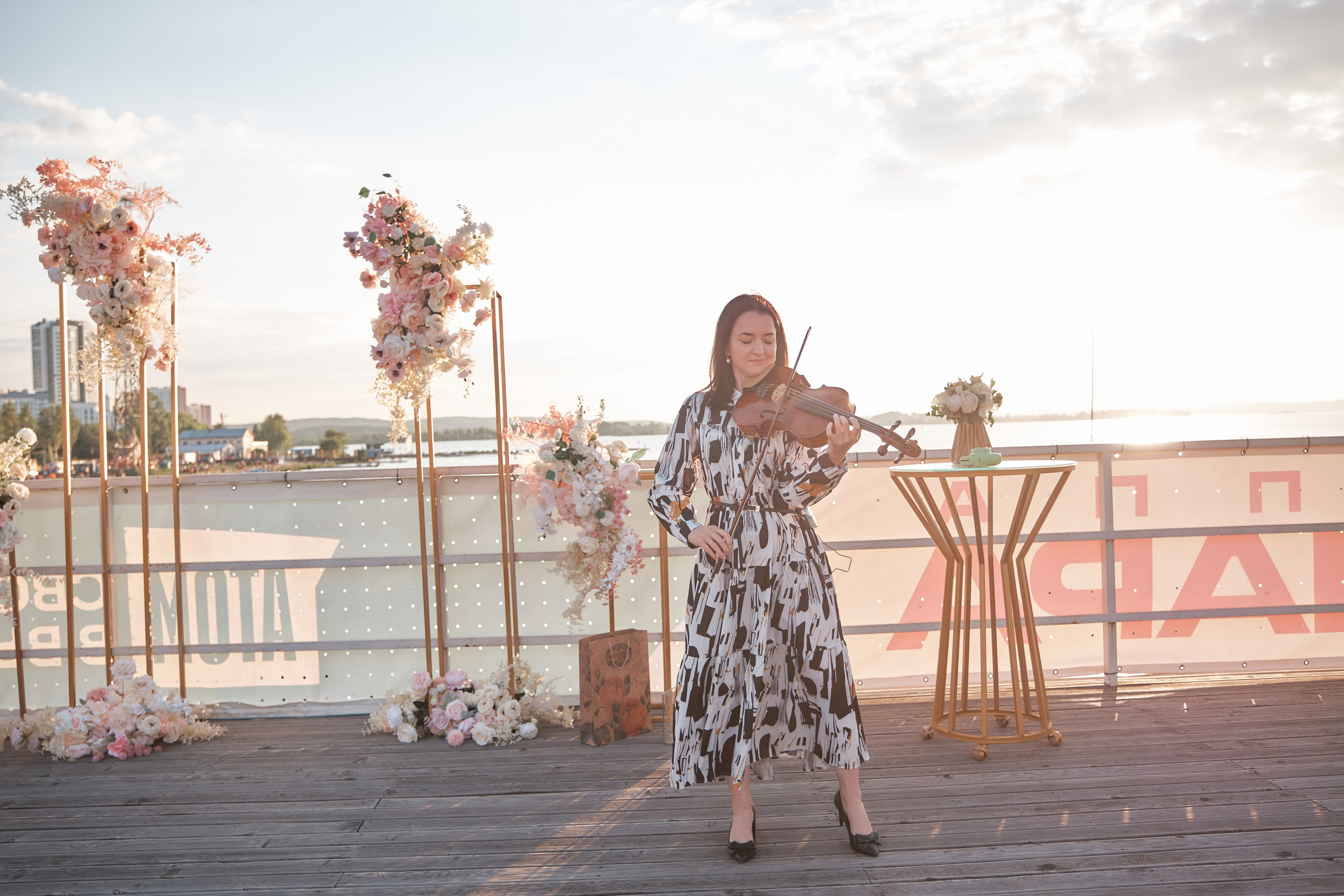 Яхта парус. Свадьба. Свадебный и портретный фотограф в Екатеринбурге Александр Блюденов
