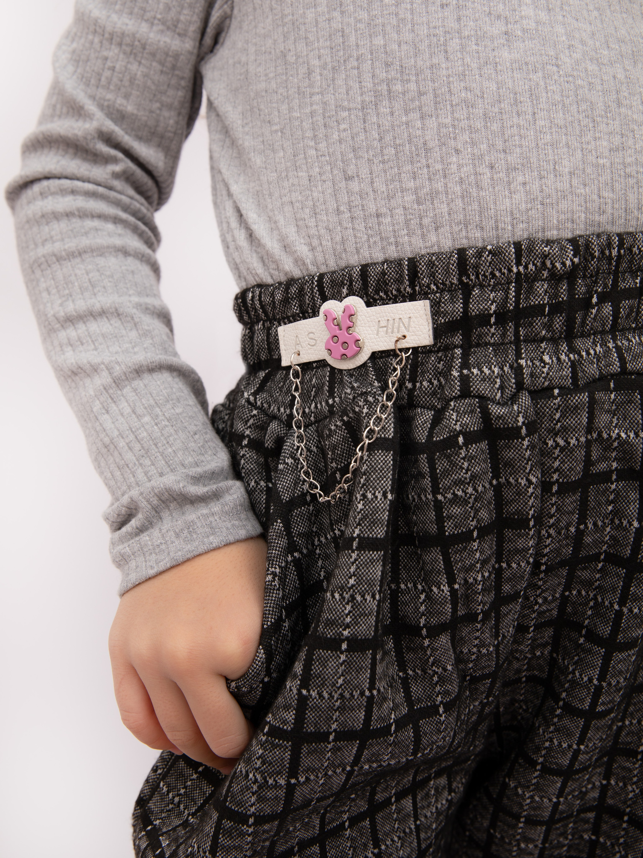 Детские брюки. Фотостудия предметной и модельной съёмки для маркетплейсов