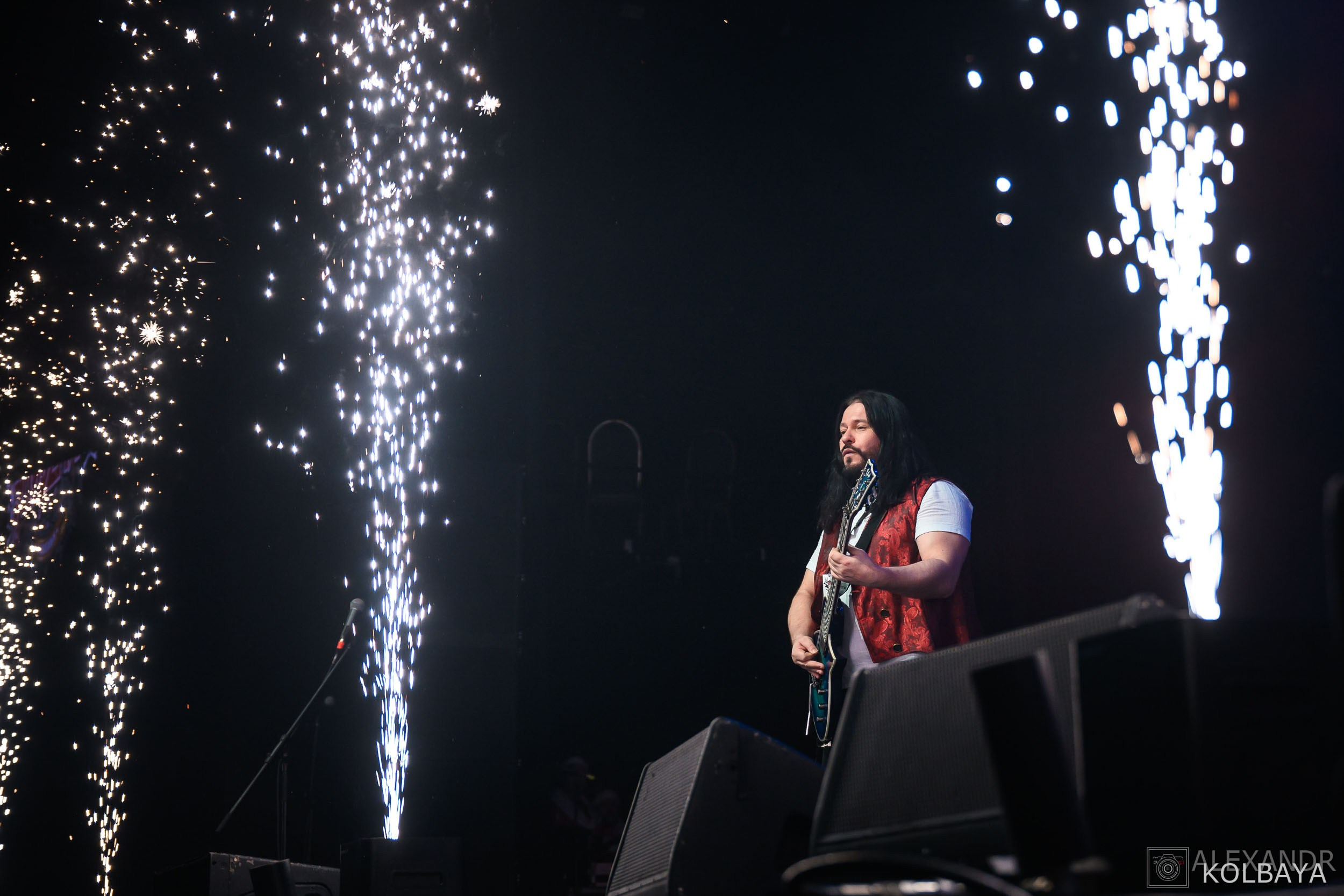 Фоторепортаж с Метал-Елки 2026. Концертный и театральный репортажный фотограф в Москве Александр Колбая