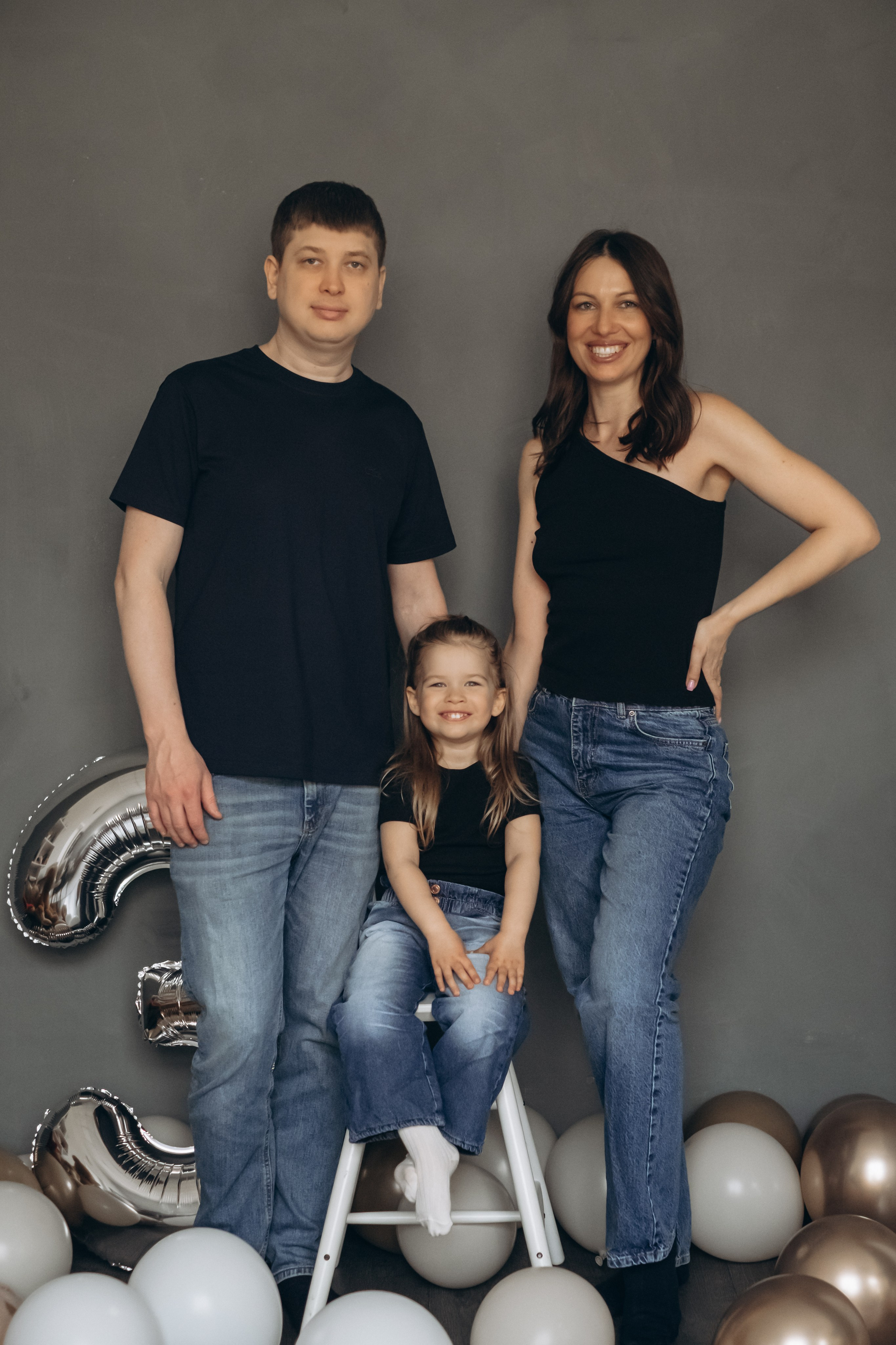 Фотосессия «День рождения» в минималистичной студии. Фотограф Новосибирск Анна Рождественская