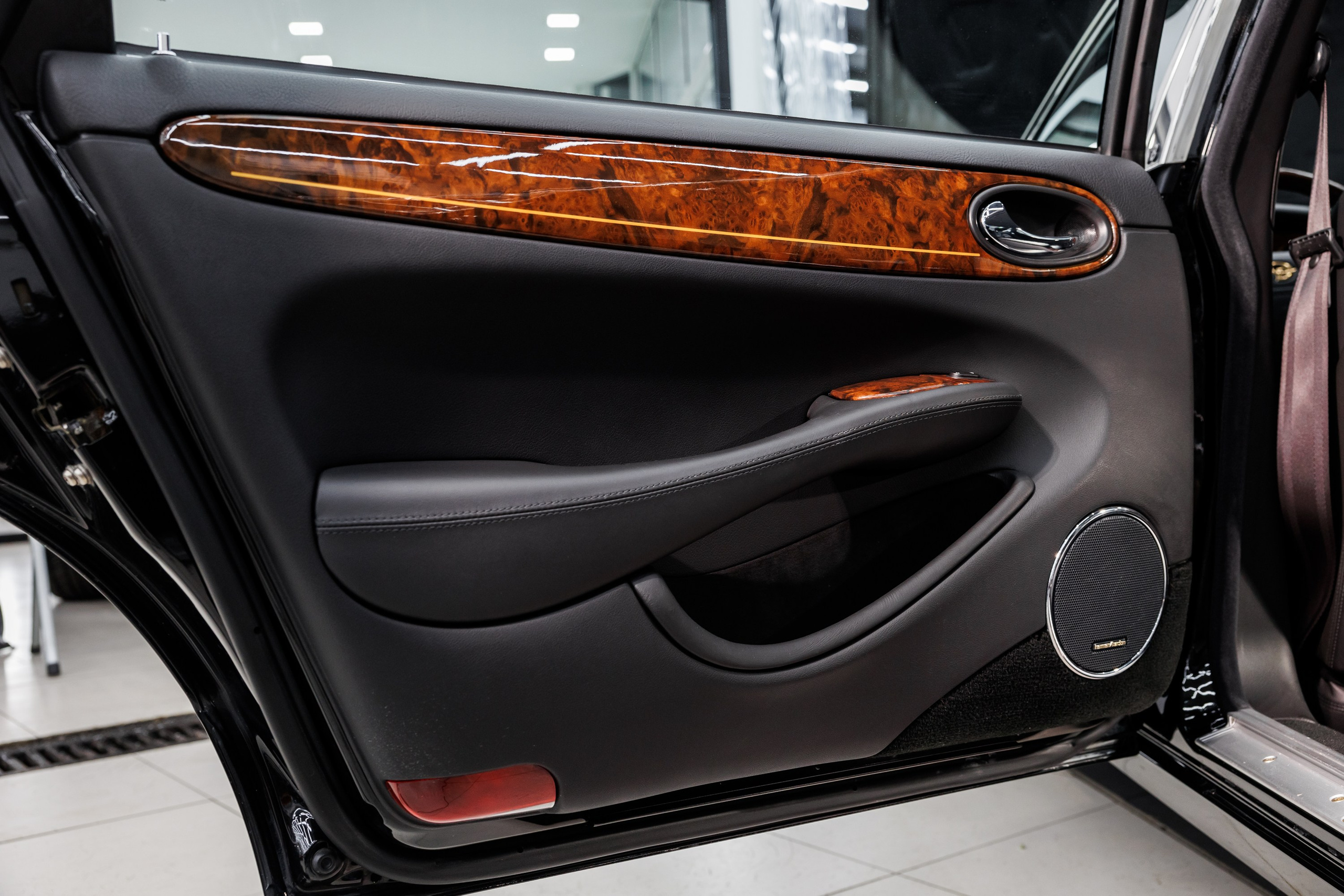 Автомобильная фотосъёмка Daimler Xj8. Фотограф Сергей Лукьянов @xapeton_photo Москва