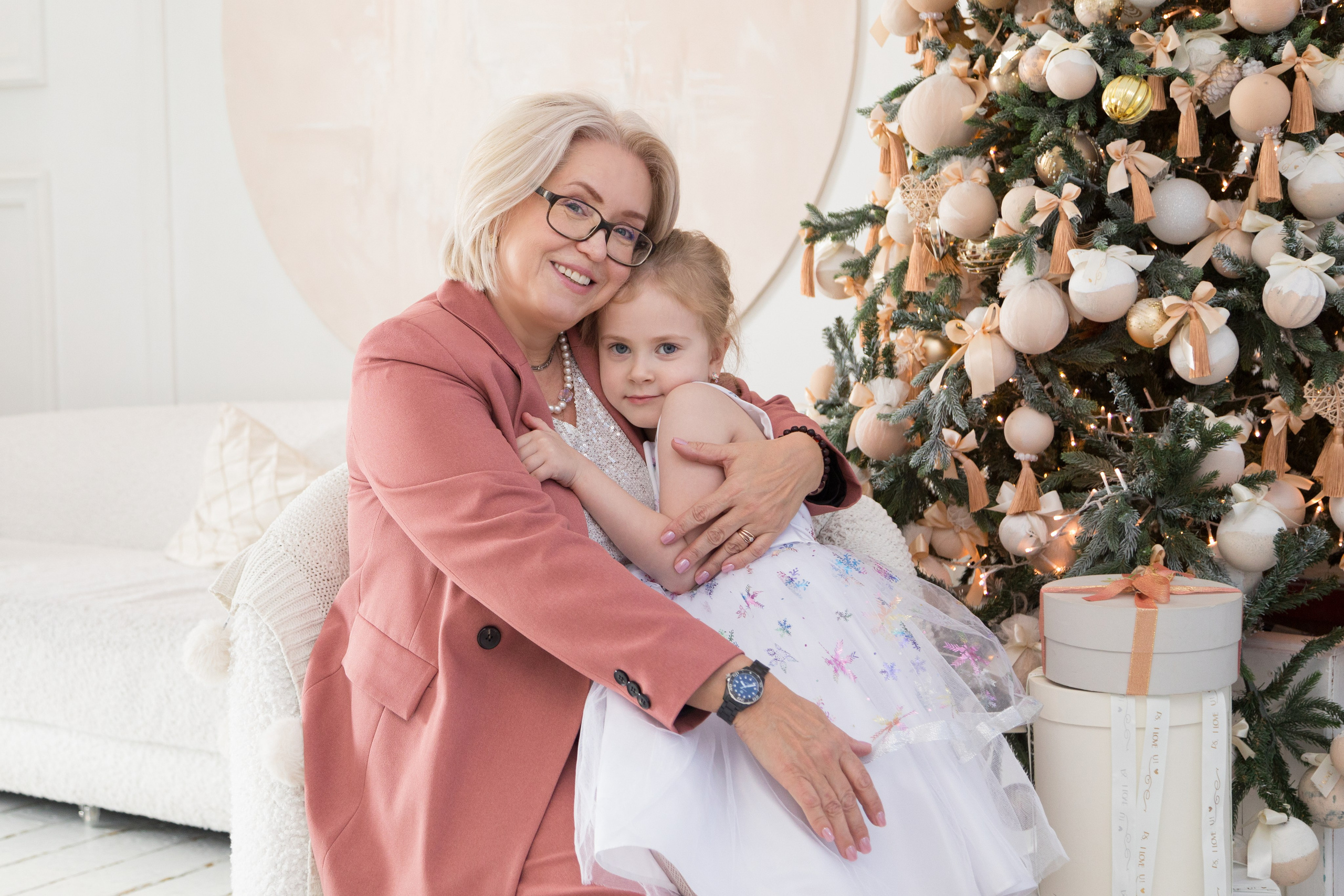 Семейная новогодняя съёмка в фотостудии Daily. Детский и контент фотограф Надя Волкова Санкт-Петербург