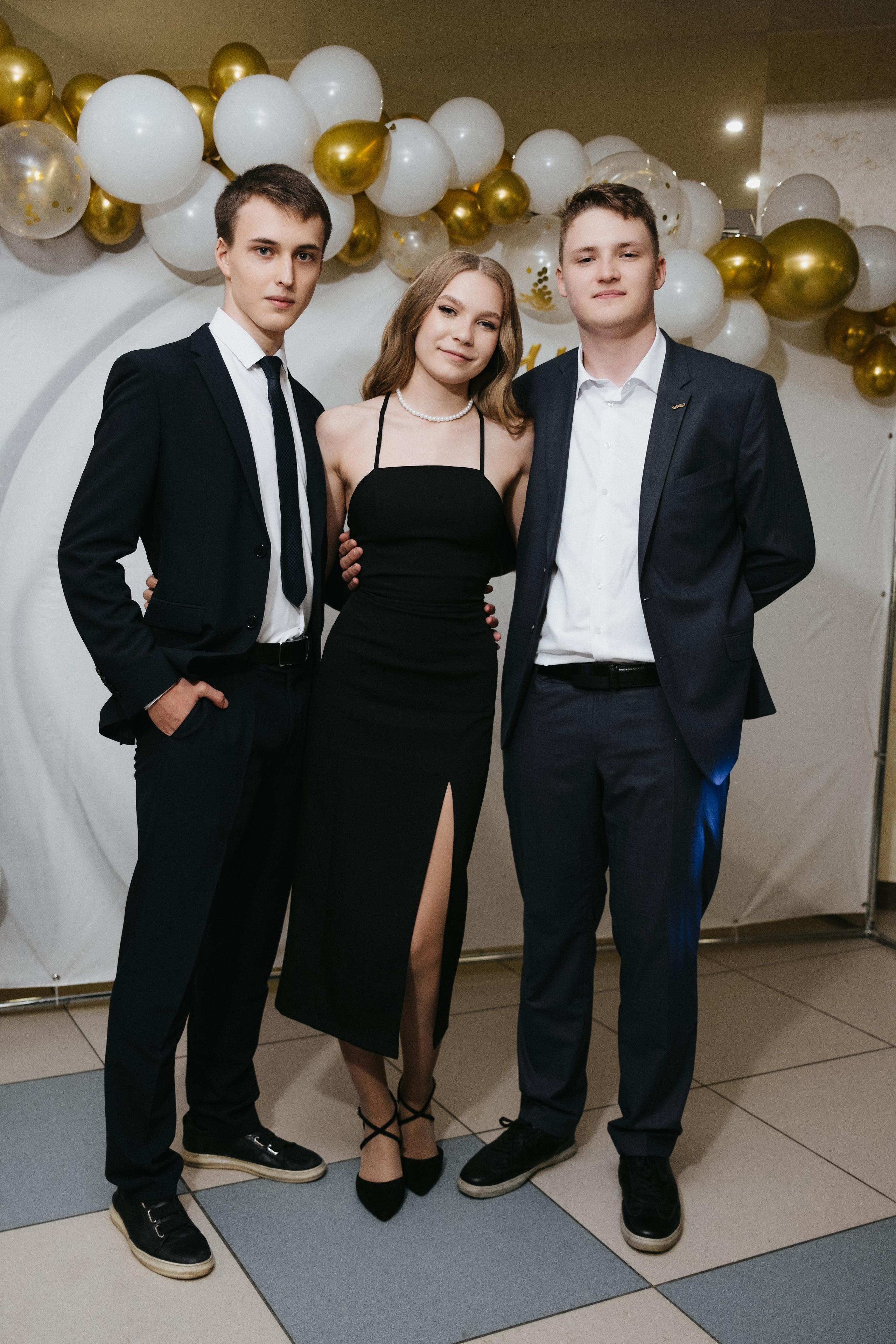 Выпускной 11 класс школы № 30. Свадебный и репортажной фотограф Денис Ожигин в Краснодаре и Краснодарском крае