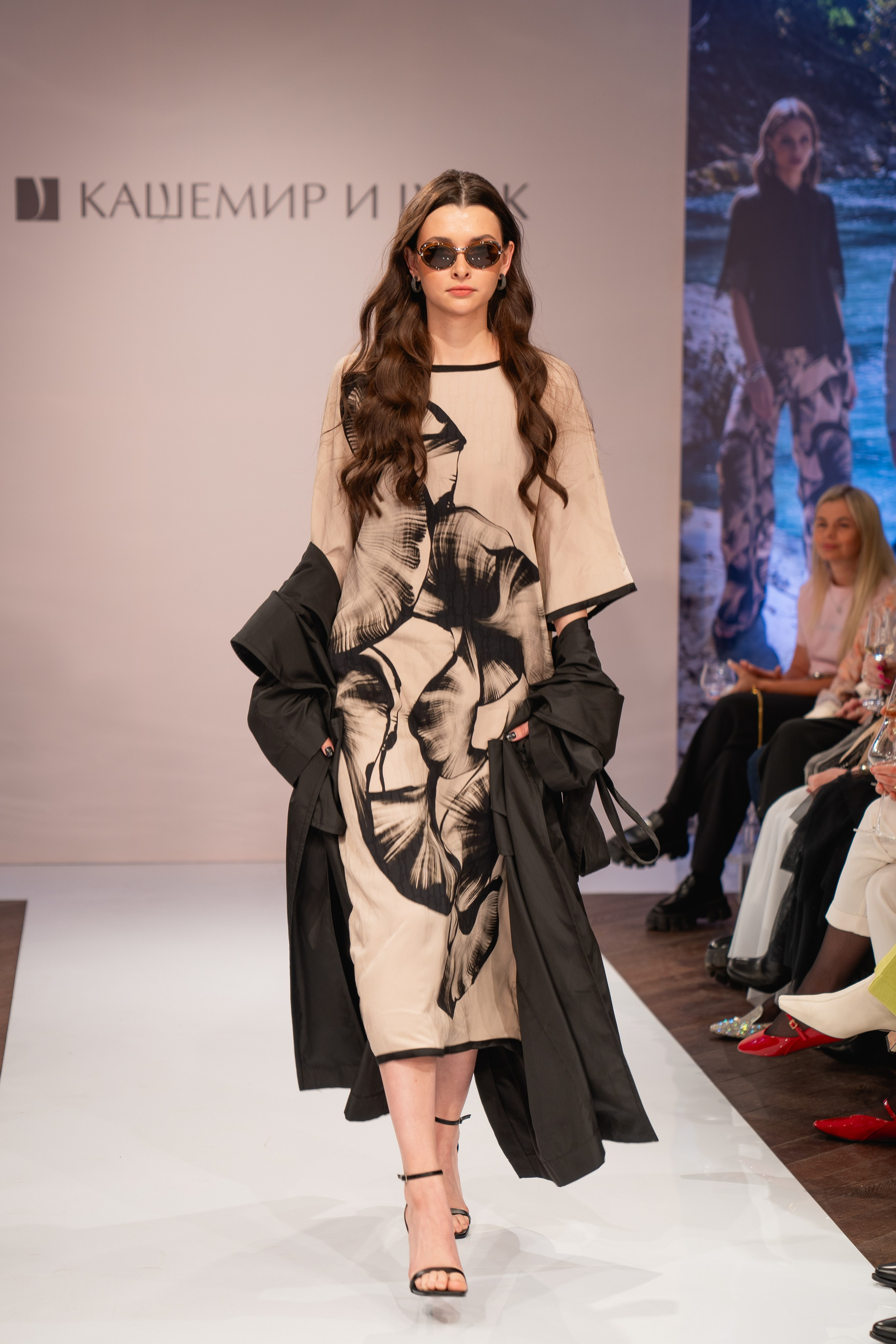 Модельный показ. Занимаюсь профессиональной фотографией и живу рядом с Байкалом. Работаю в разных жанрах