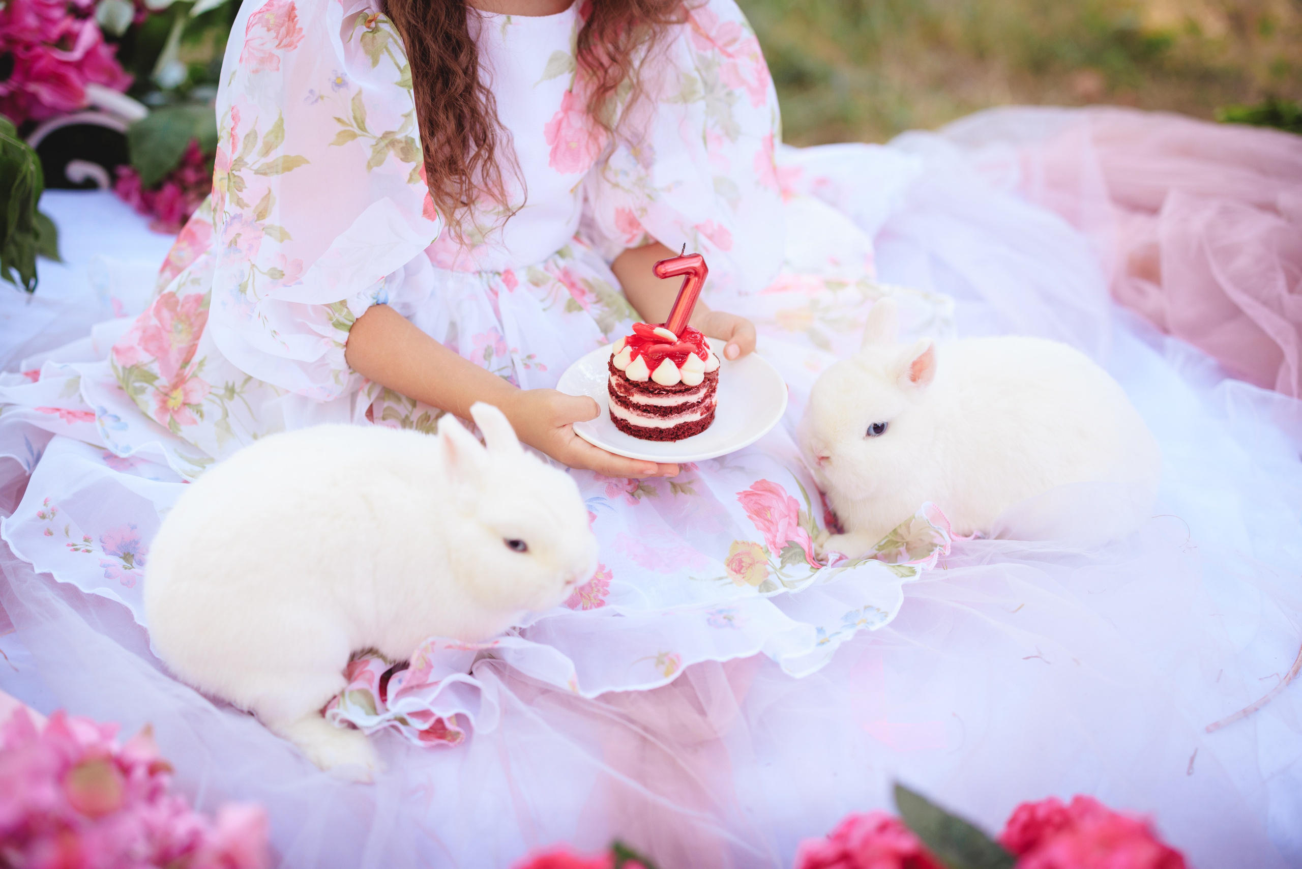 Цветочная кровать с кроликами. Семейный и детский фотограф в Краснодаре Анна Трашкова