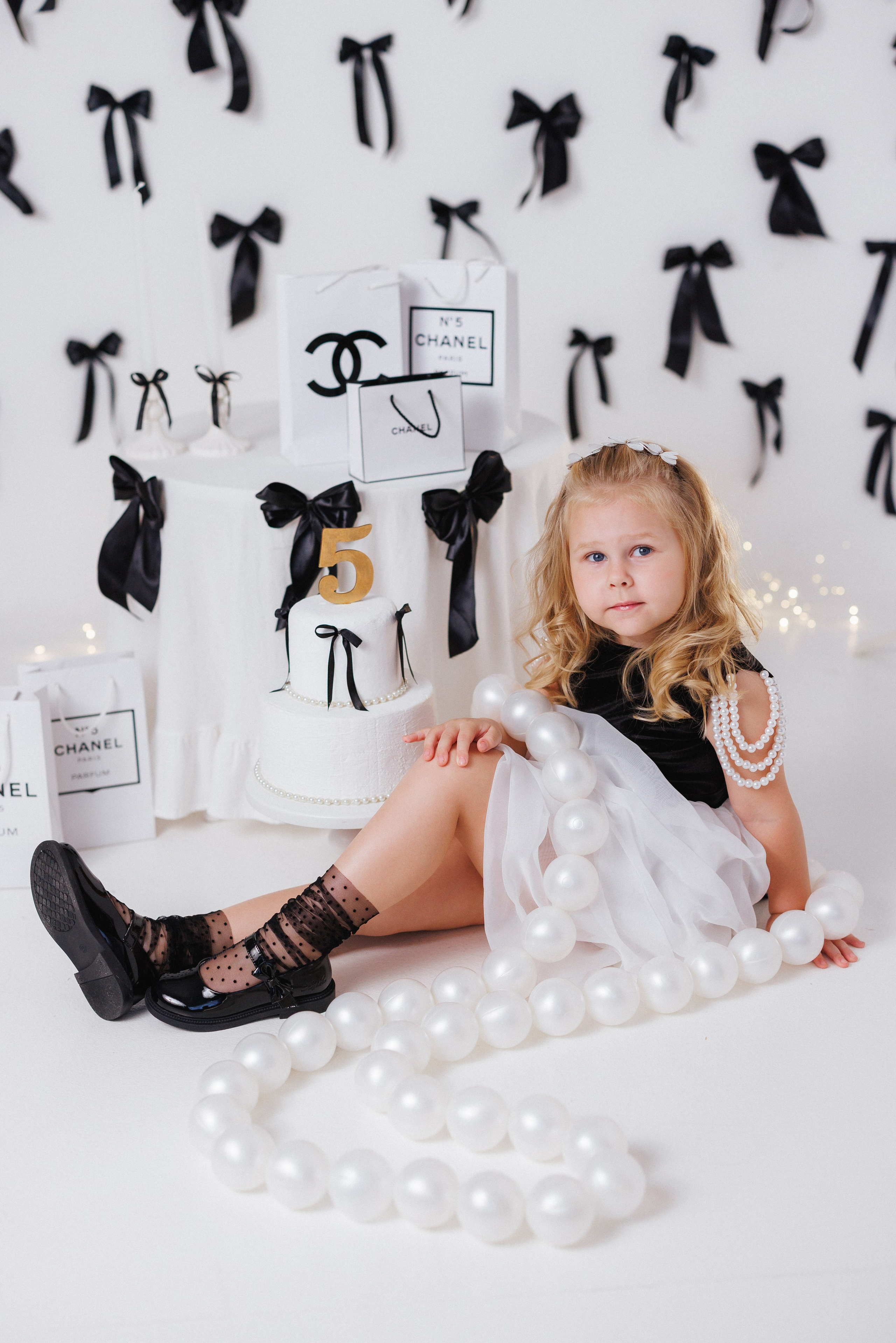 Детская фотосессия к Дню рождения для девочек, фотостудия «Антураж». Семейный и детский фотограф в Краснодаре Анна Трашкова