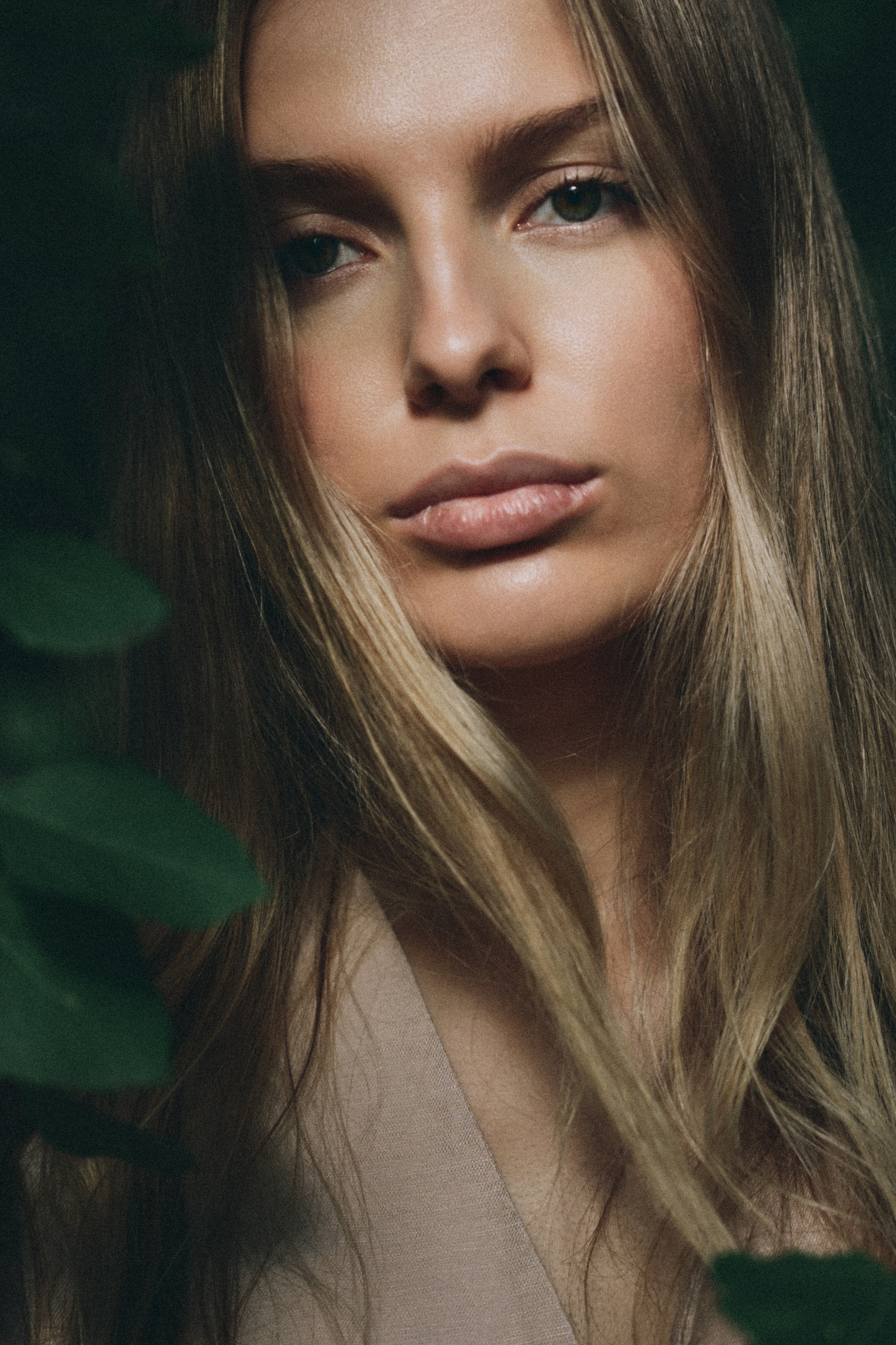 Женский портрет на природе — естественный свет и красота. Фотограф в Хабаровске Дмитрий Лемешков