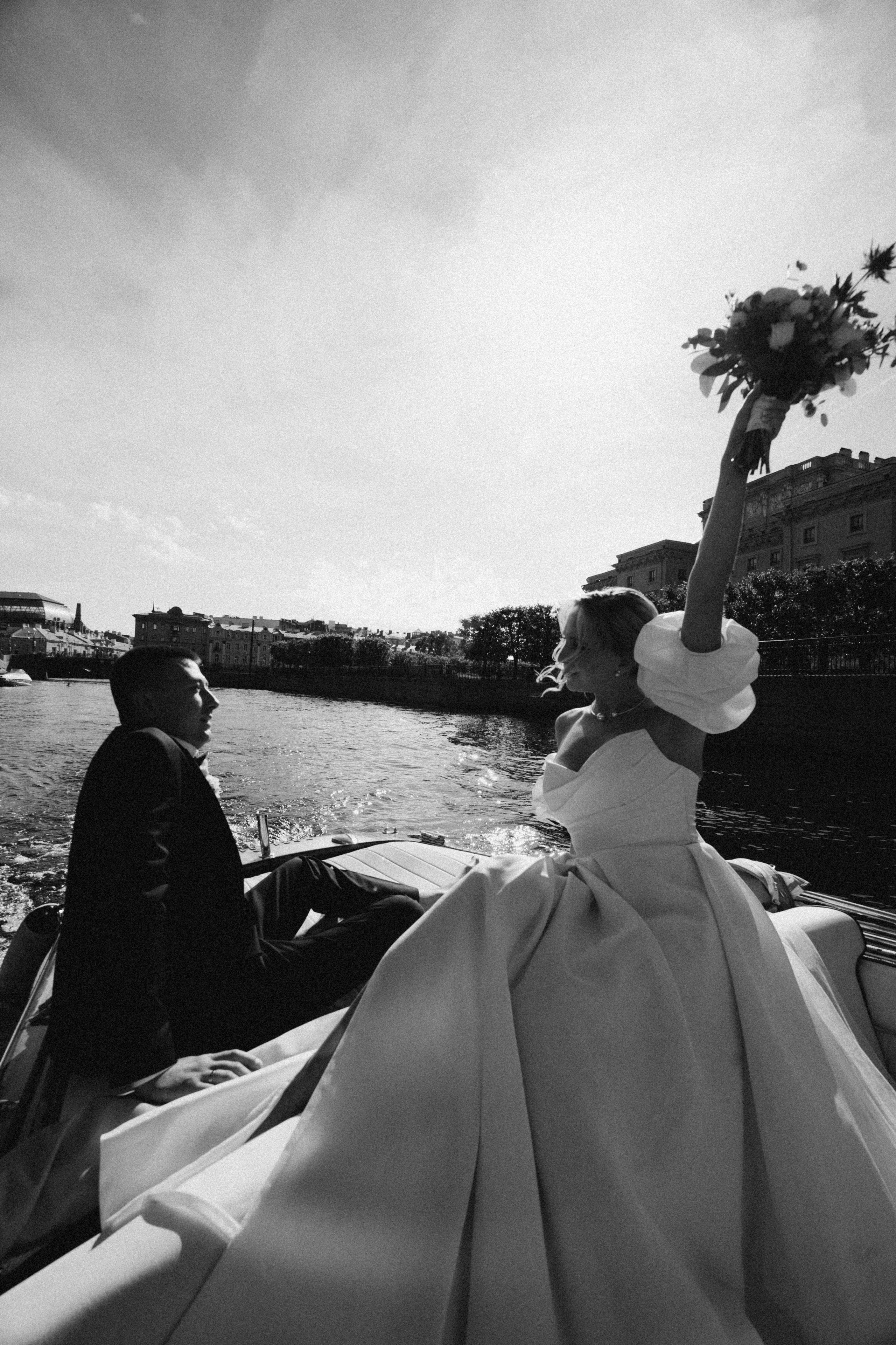 СВАДЕНБНАЯ СЬЕМКА НА КАТЕРЕ ПО КАНАЛАМ САНКТ-ПЕТЕРБУРГА И В АКВАТОРИИ НЕВЫ. Профессиональный фотограф, Санкт-Петербург — Виктория Богомолова