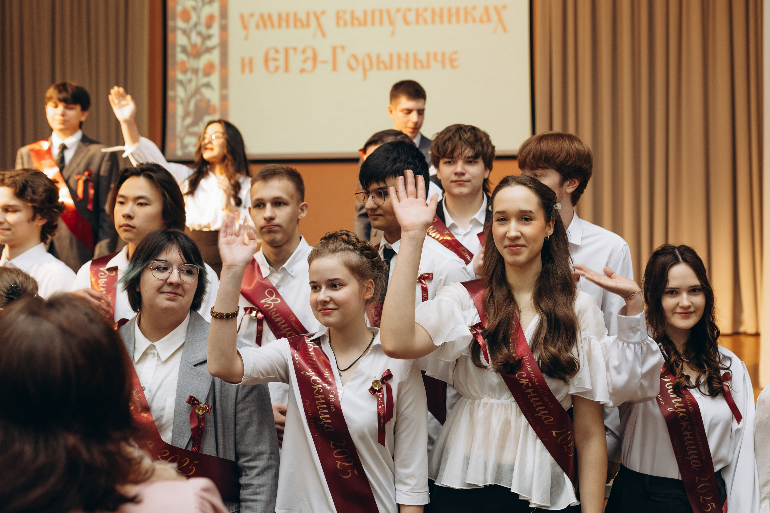 Последний звонок концерт+ фотозона. Фотограф Людмила Оюн