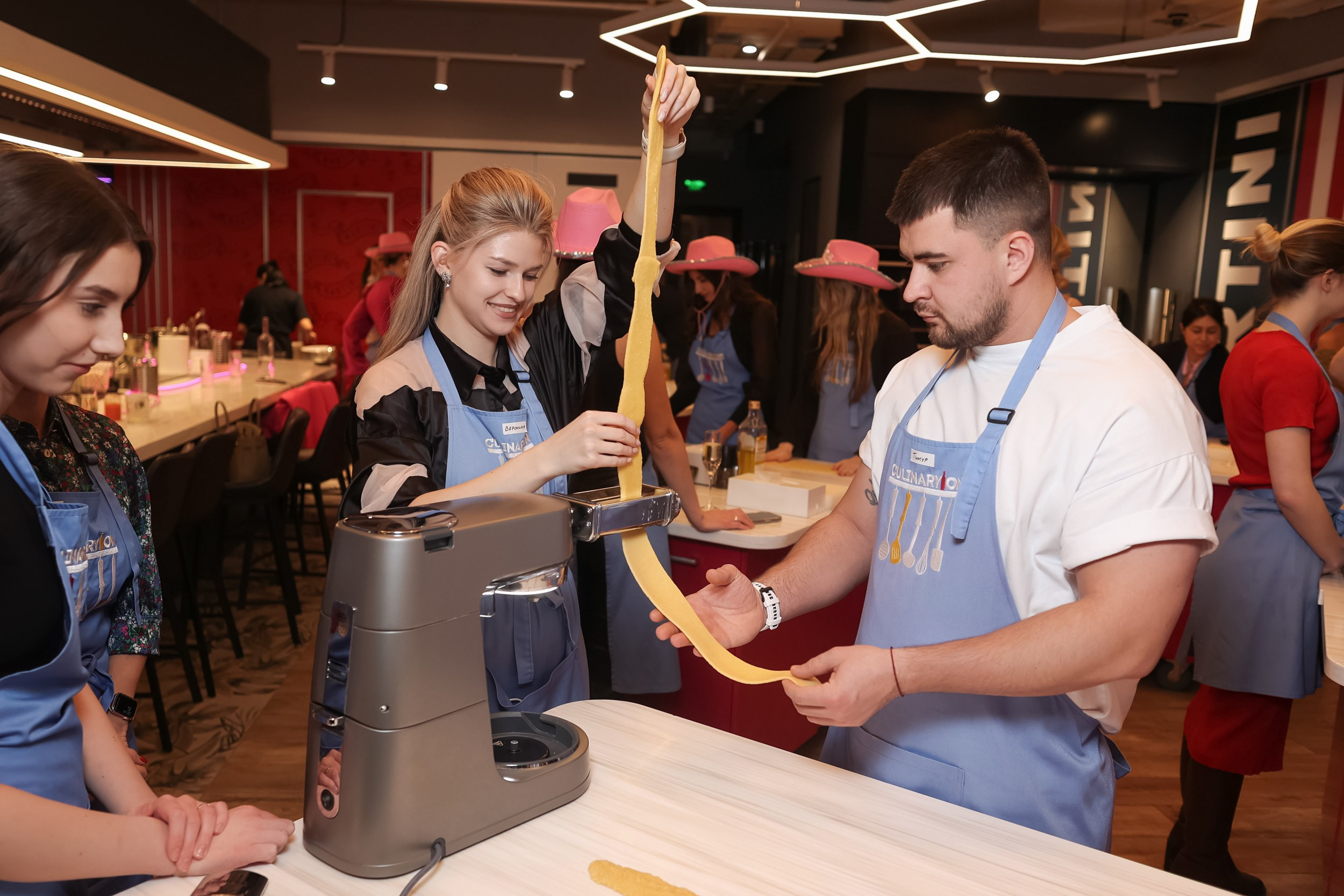 Вечеринка 8 марта в EventyOn. Репортажный фотограф видеограф в Москве Ольга Плаксина