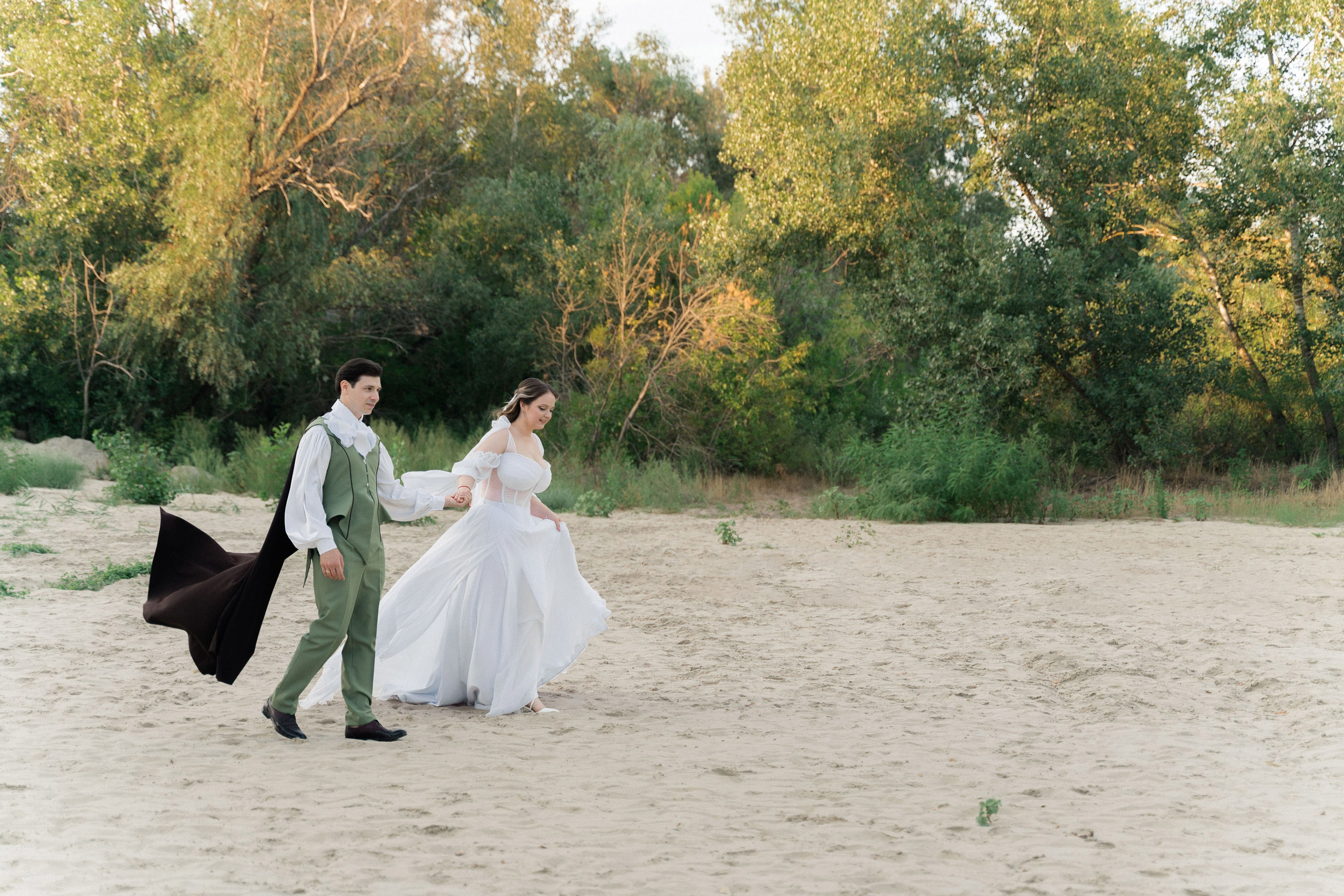свадебная фотосессия жениха и невесты  на берегу реки Дон