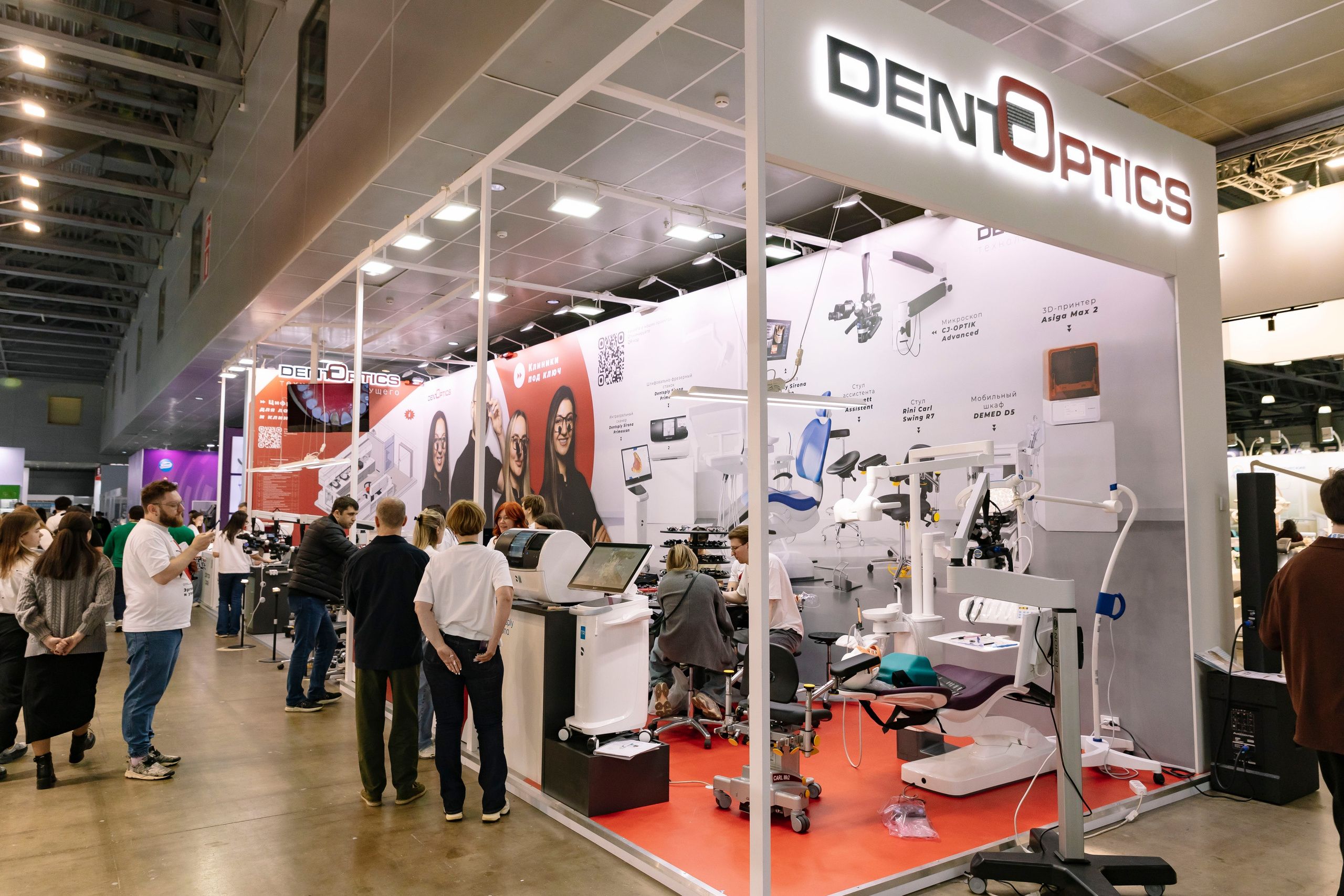 Стоматологическая выставка Dental Salon 2026. Профессиональный фотограф в Москве | Заказать фотосессию и съемку