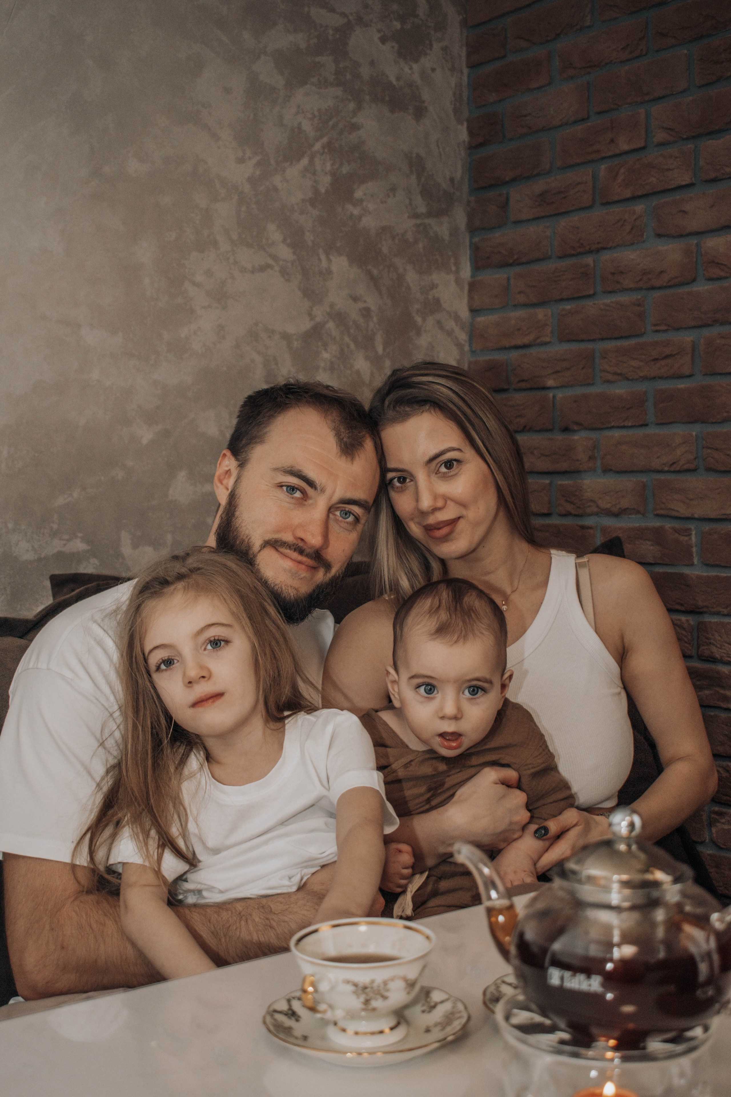 Кирилл и Эльмира. Домашняя съемка. Фотограф-ретушер в Крыму Юля Лобурец